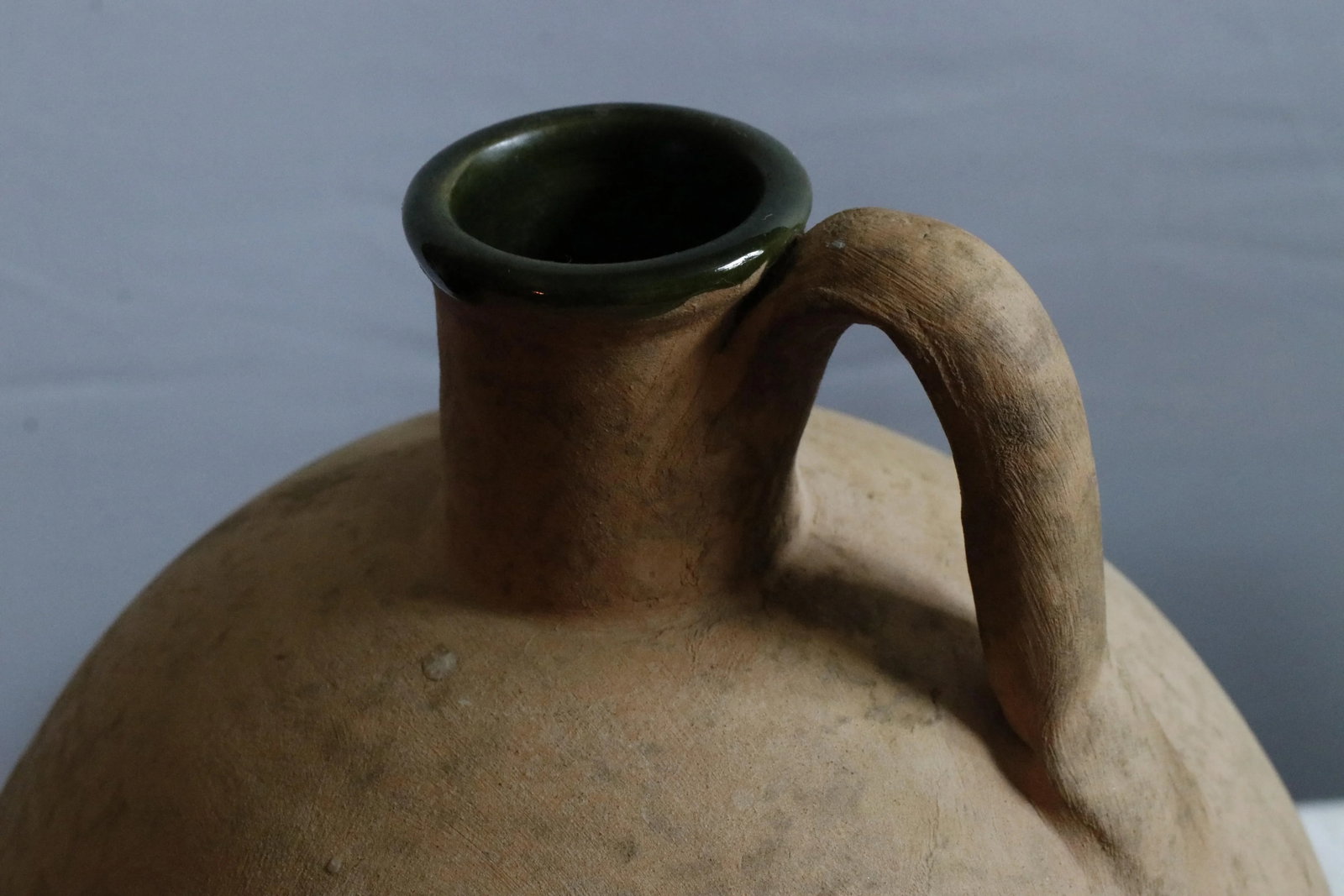 1970s Large Italian Terracotta Amphorae by Vetus Siena With Glazed Green Interior, Signed - 2