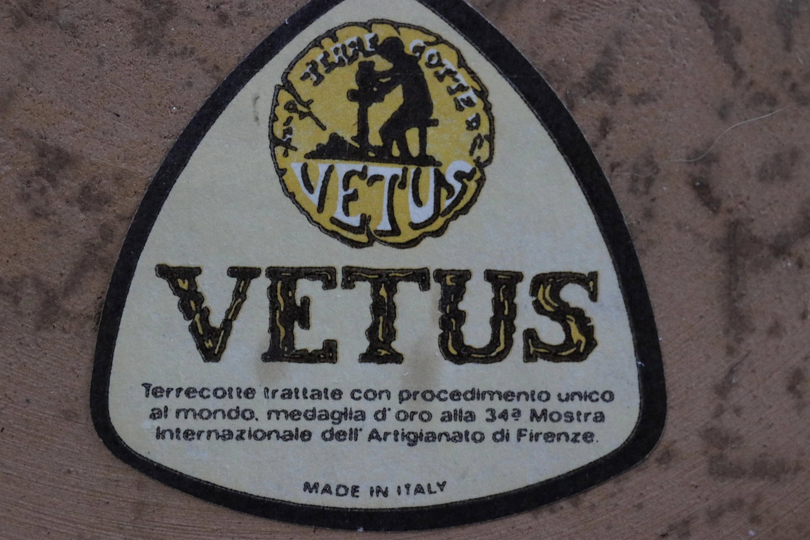 1970s Large Italian Terracotta Amphorae by Vetus Siena With Glazed Green Interior, Signed - 4