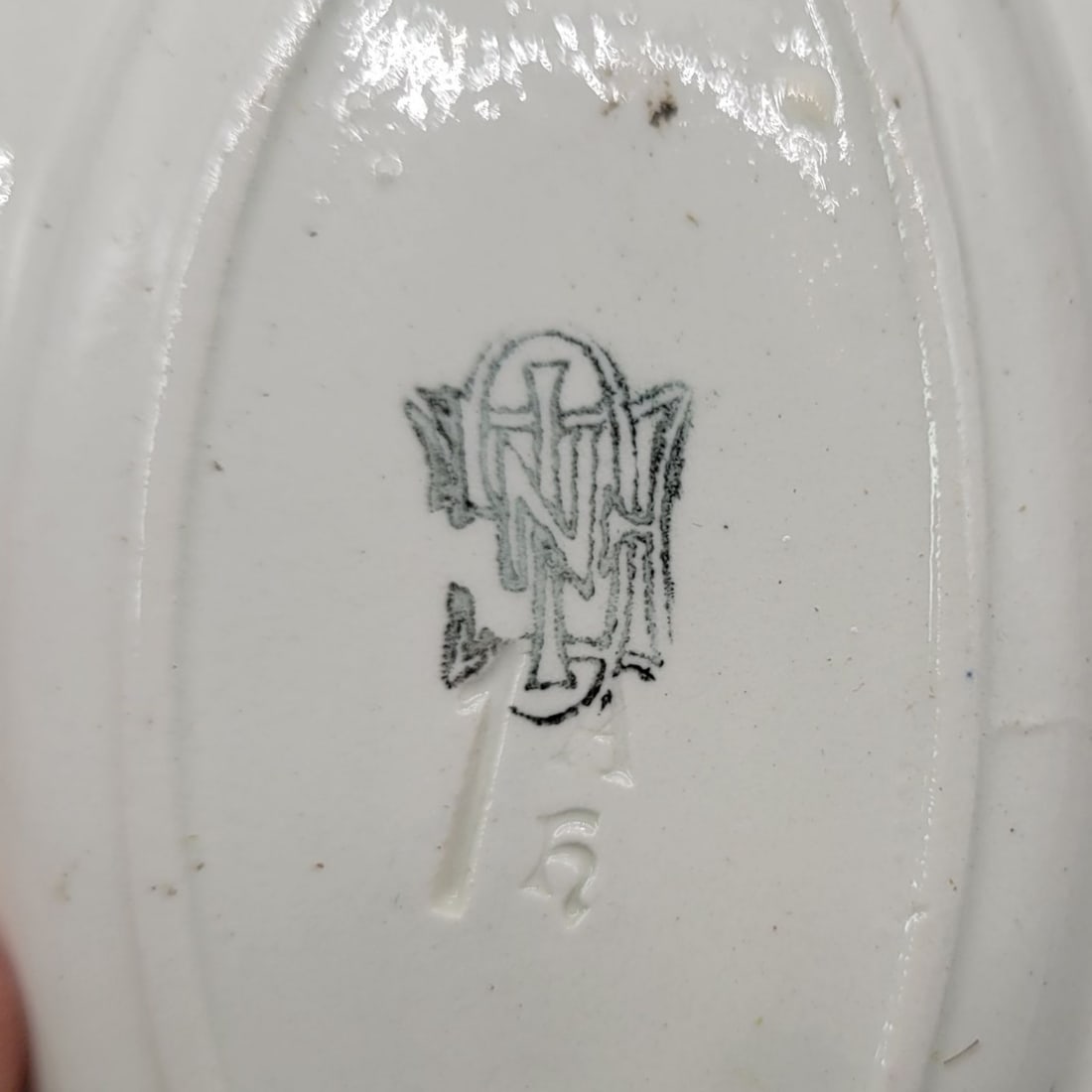 19th Century Faience De Gien French Hand Painted Earthenware Sauce Boat With Attached Underplate and - 3