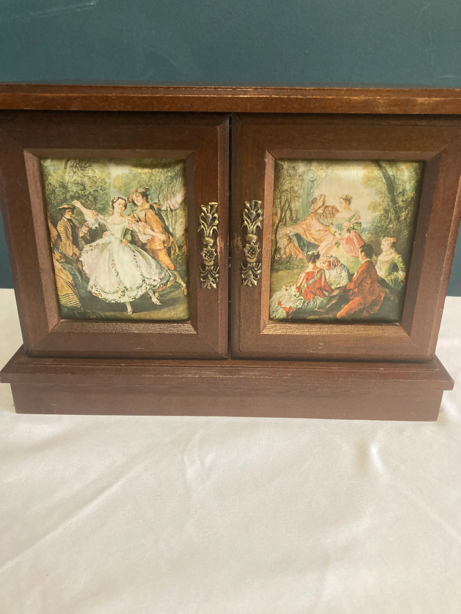 Vintage Wooden Jewelry Music Box With Romantic Scene Panels - 2