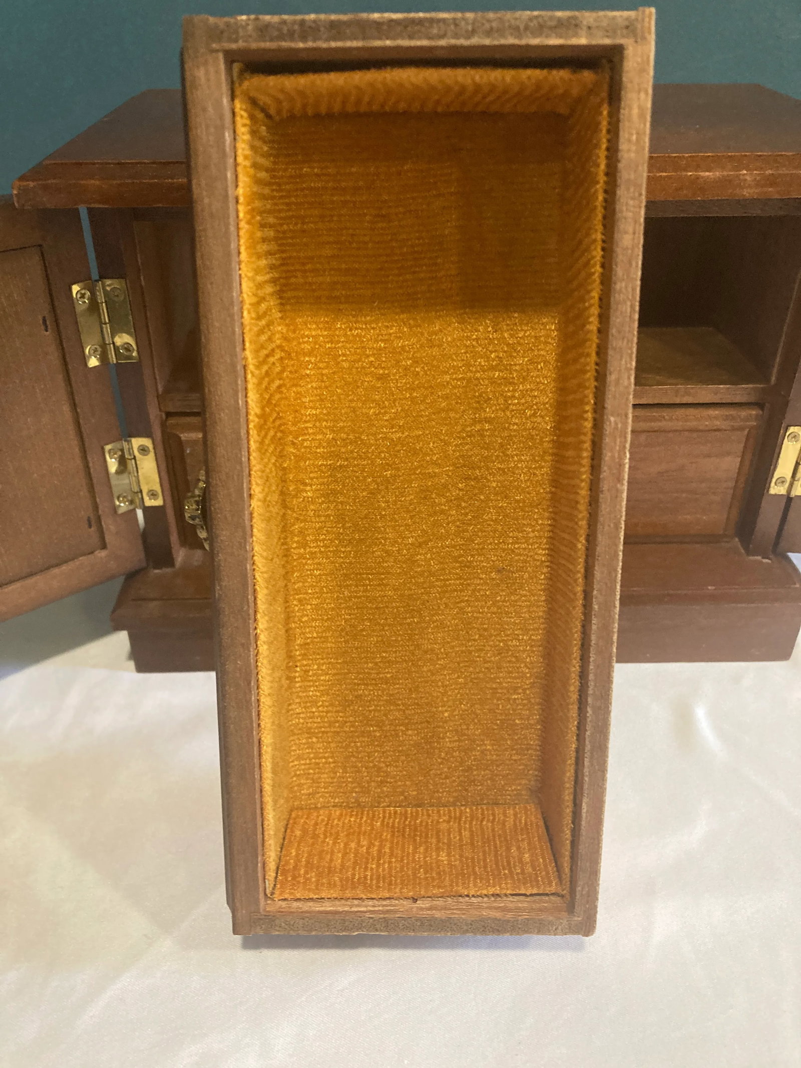 Vintage Wooden Jewelry Music Box With Romantic Scene Panels - 3