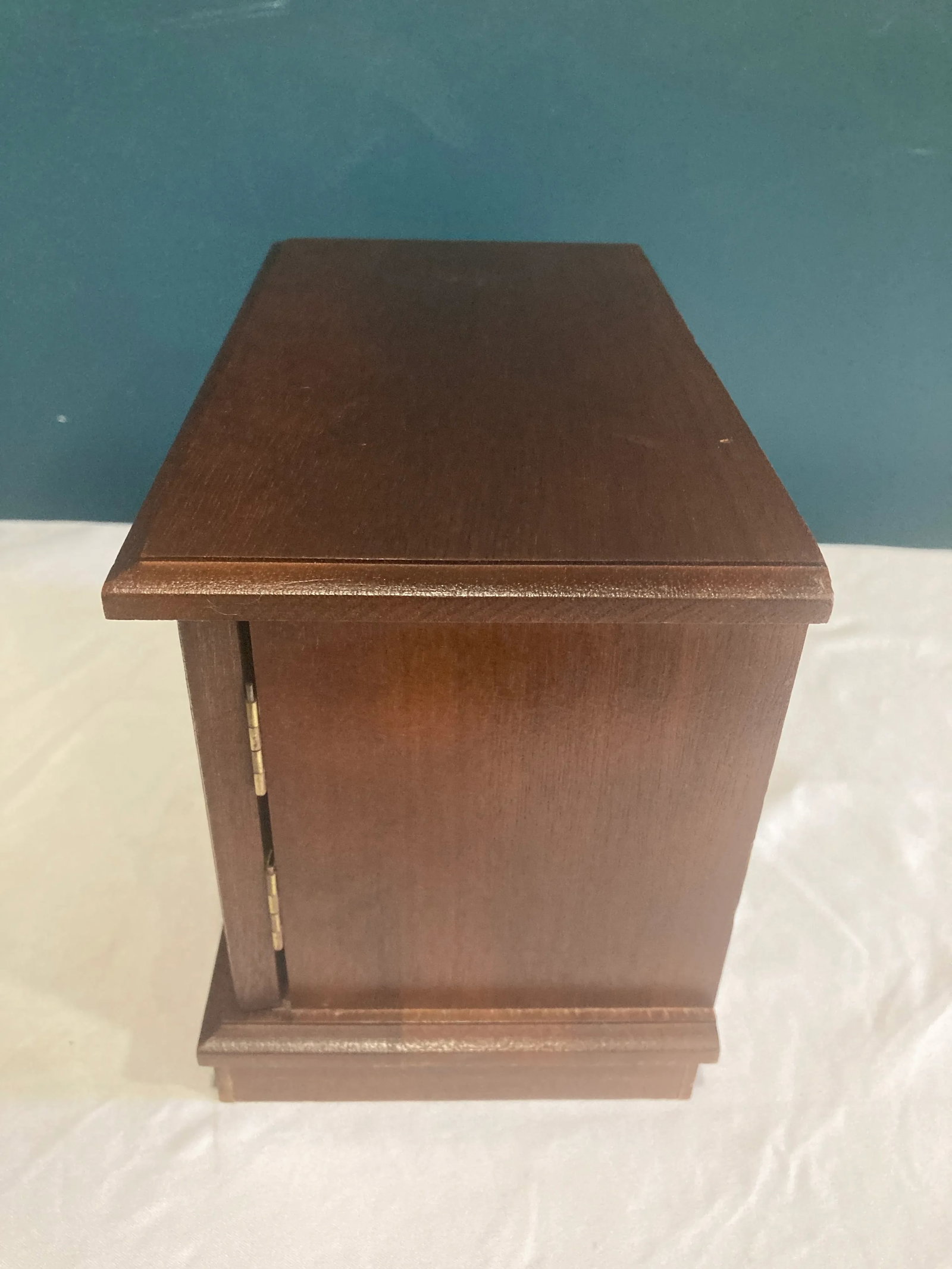 Vintage Wooden Jewelry Music Box With Romantic Scene Panels - 7