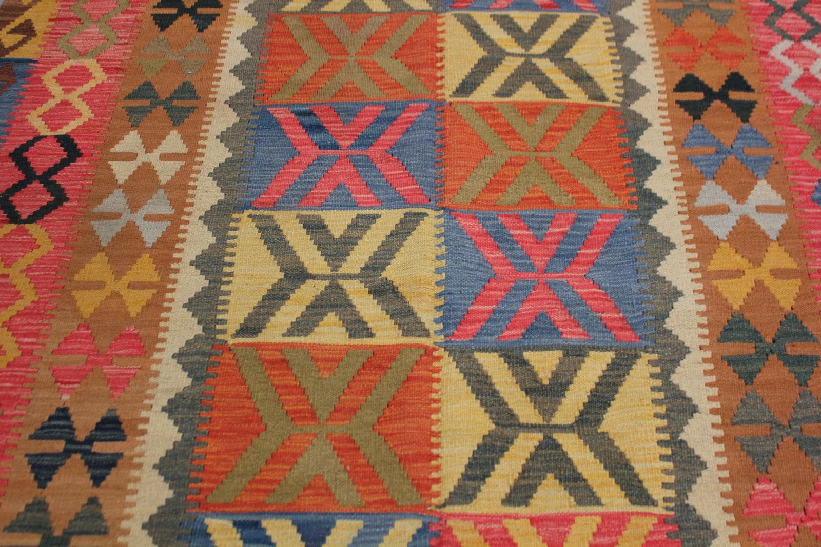 Hand Knotted Traditional Maimana Kilim - 5'4" X 8'0" - 3