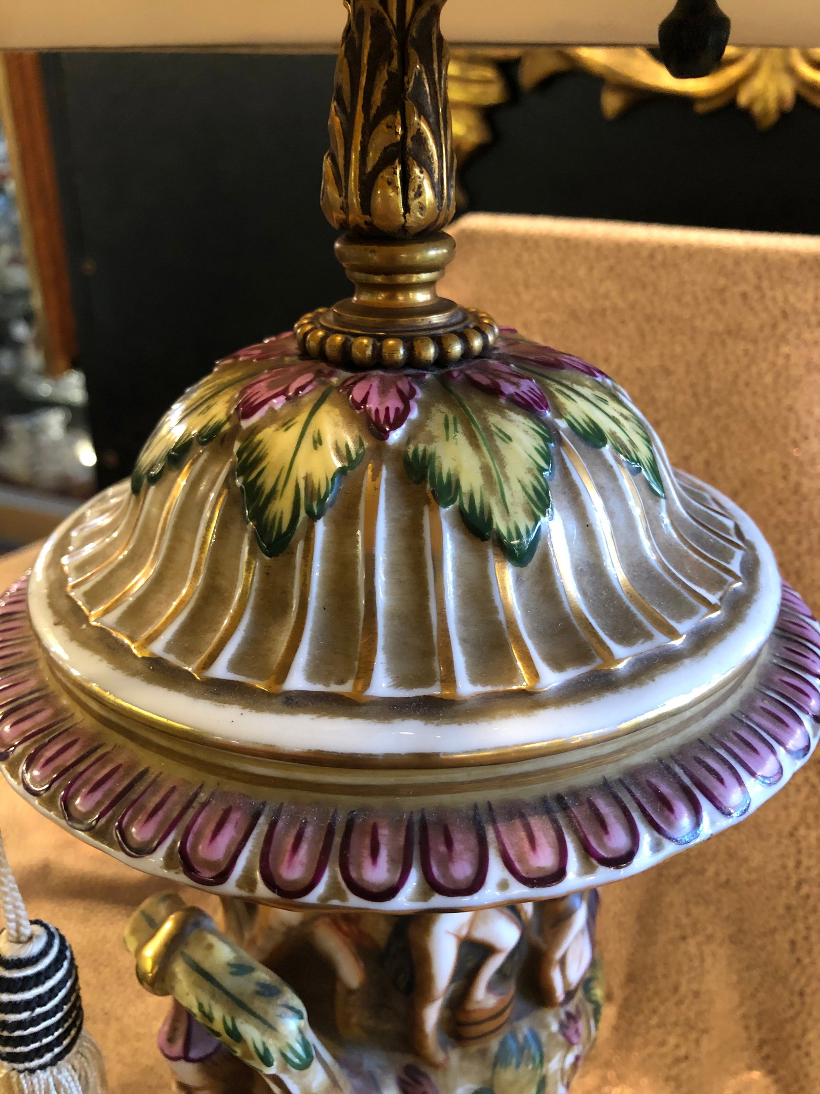Vintage Italian Porcelain Figural Hand Painted Gilt Table Lamp With Shade - 10