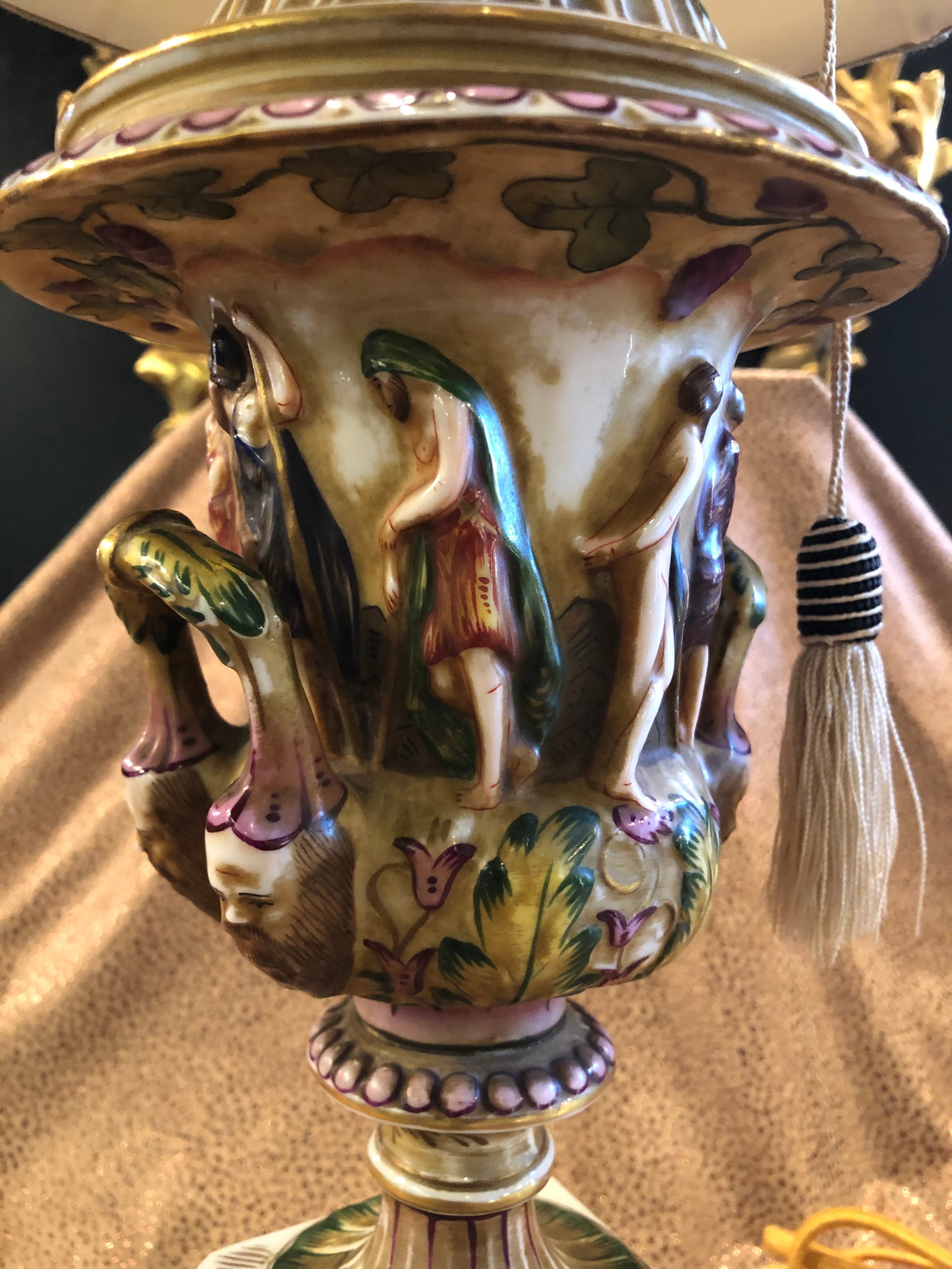 Vintage Italian Porcelain Figural Hand Painted Gilt Table Lamp With Shade - 7