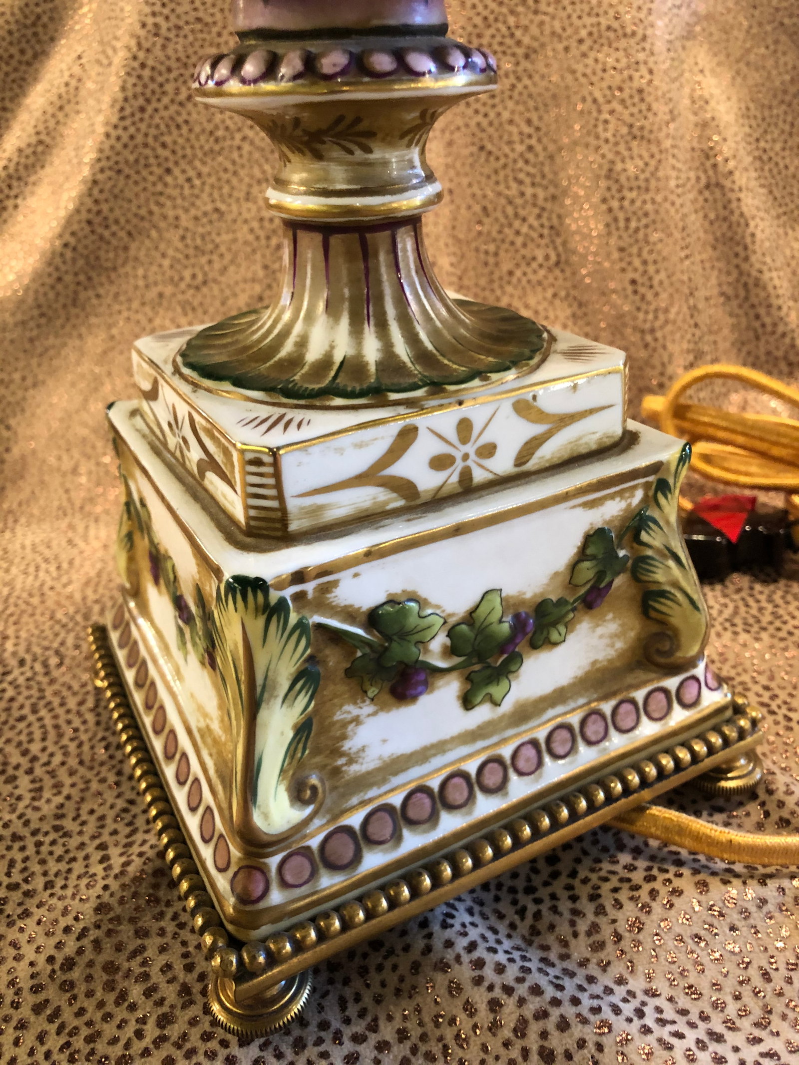 Vintage Italian Porcelain Figural Hand Painted Gilt Table Lamp With Shade - 8