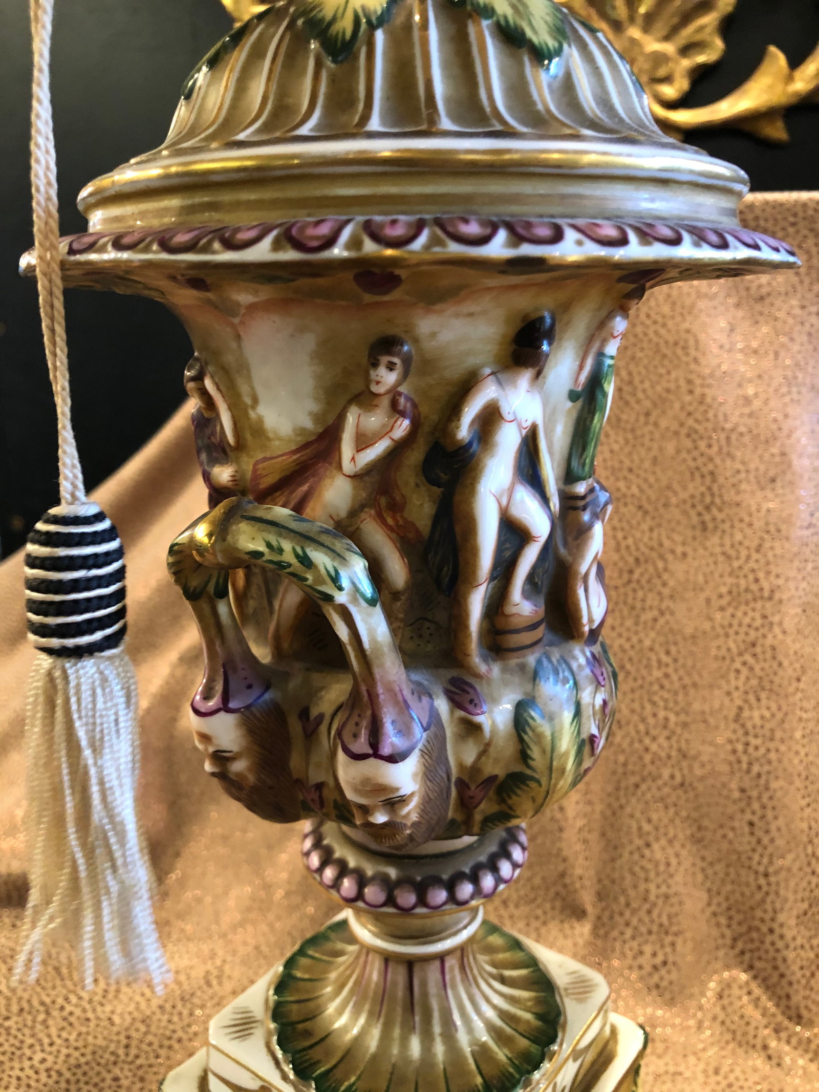 Vintage Italian Porcelain Figural Hand Painted Gilt Table Lamp With Shade - 9