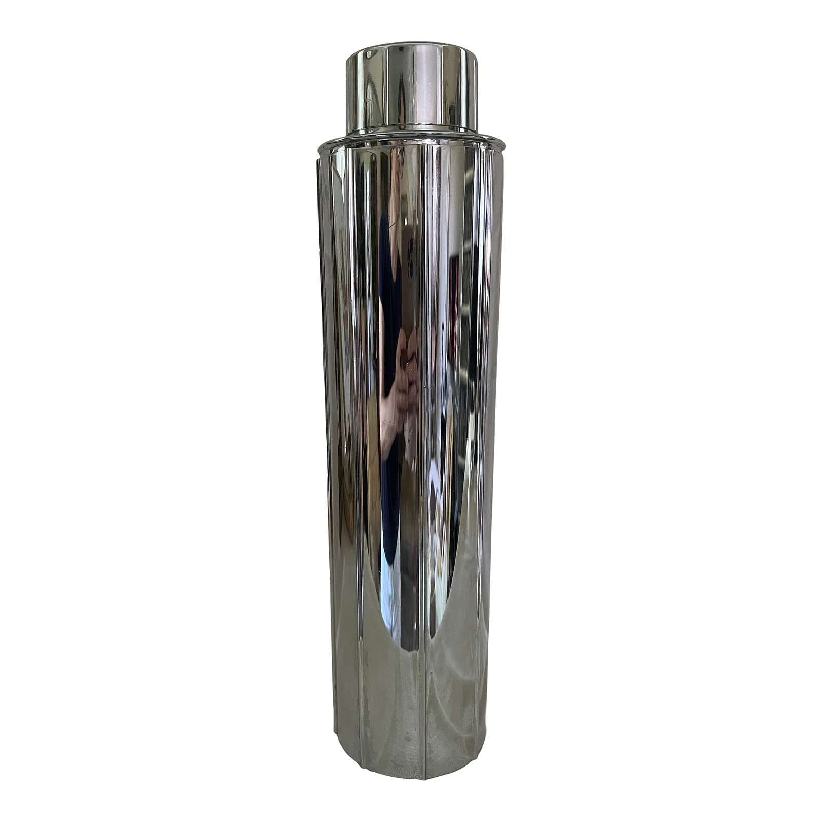 1930s Art Deco Skyscraper Chrome Cocktail Shaker by Norman Bel Geddes for Revere: Incredibly special circa 1930s ART DECO polished chrome Skyscraper Shaker designed by Norman Bel Geddes for Revere, Rome NY. Polished Chromium. Pieces from this collection can be seen in the MET