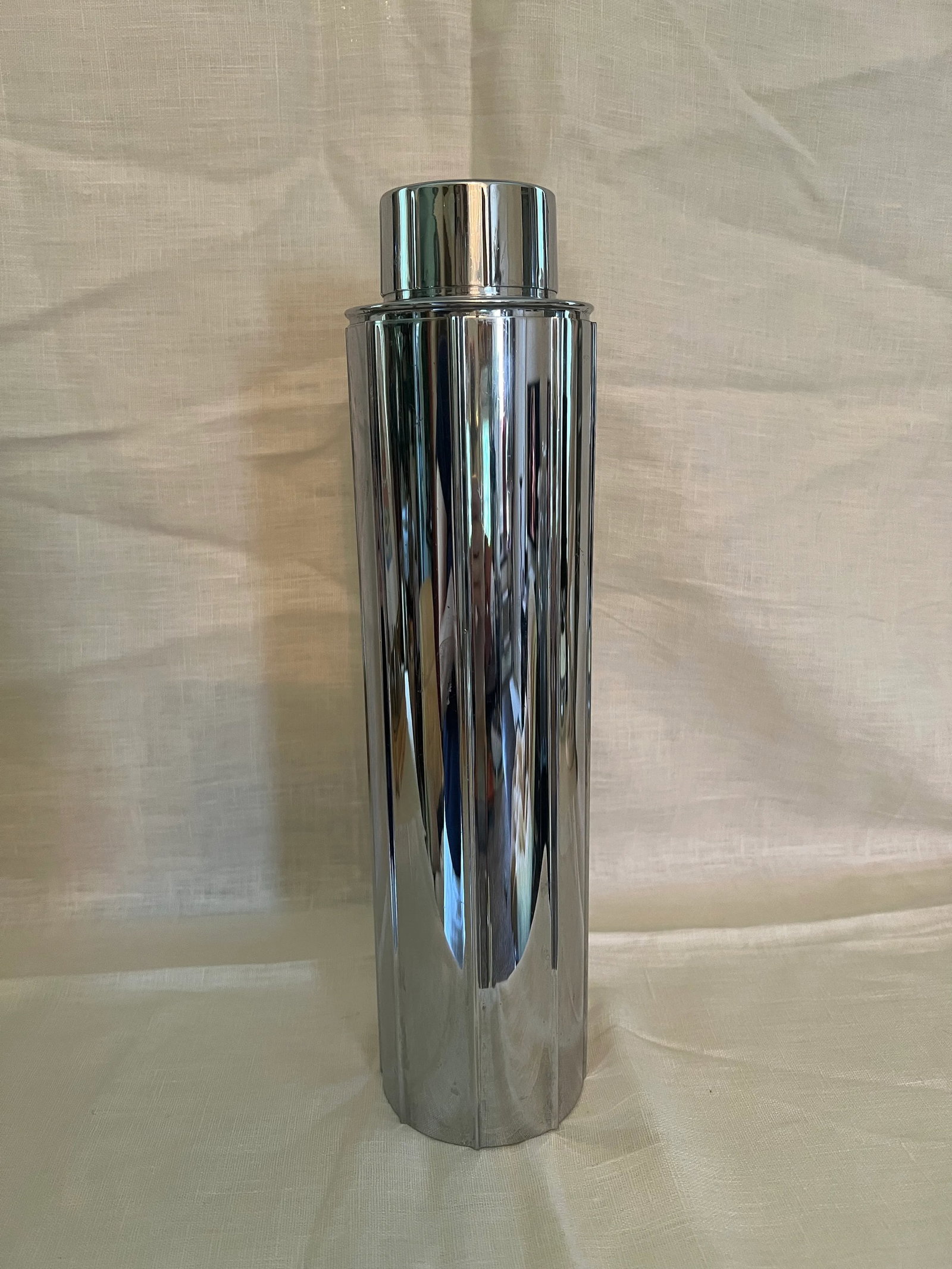 1930s Art Deco Skyscraper Chrome Cocktail Shaker by Norman Bel Geddes for Revere - 2