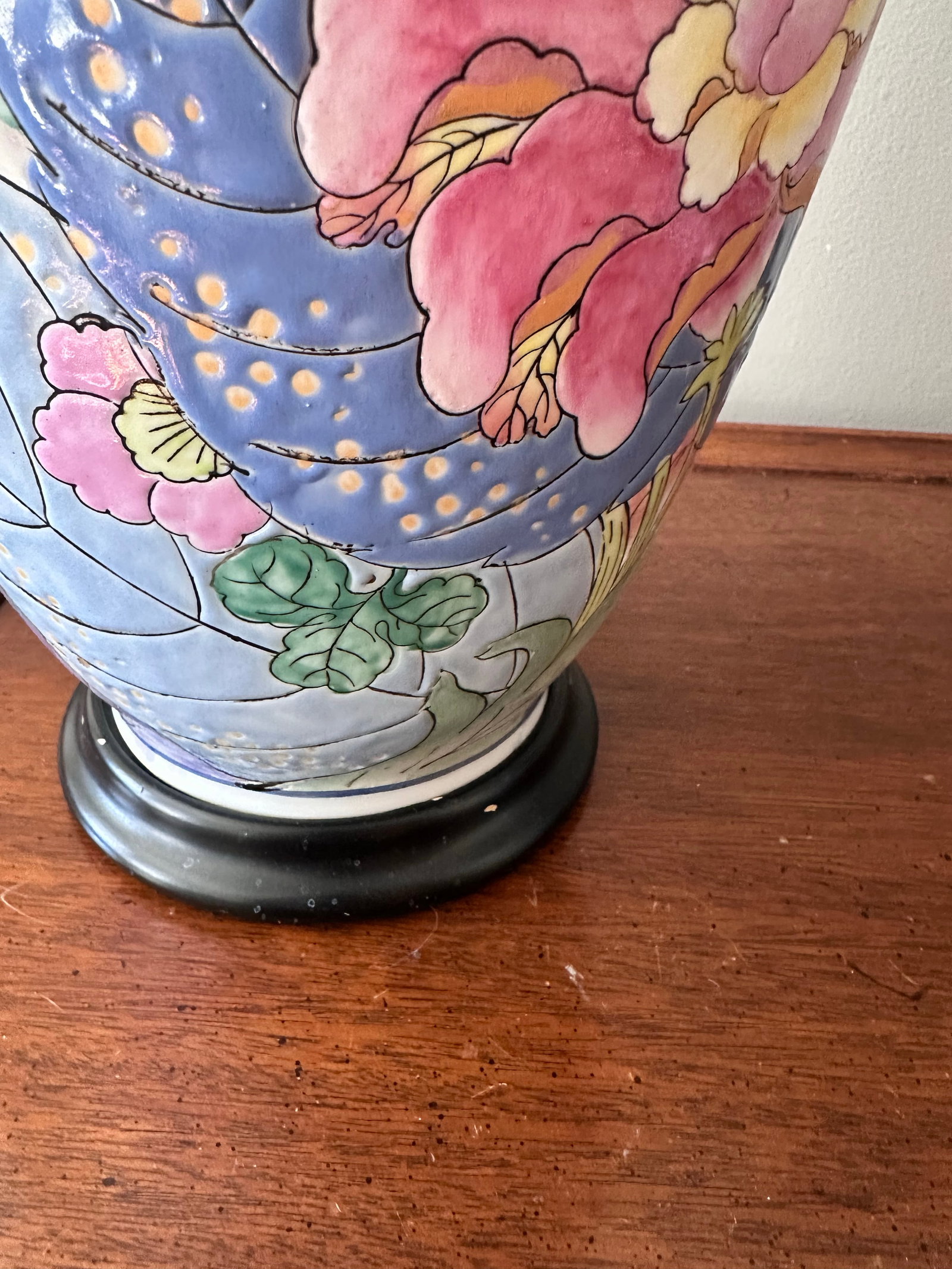 Pair of Vintage Tobacco Leaf Design Lamps With Fabric Shades - 4