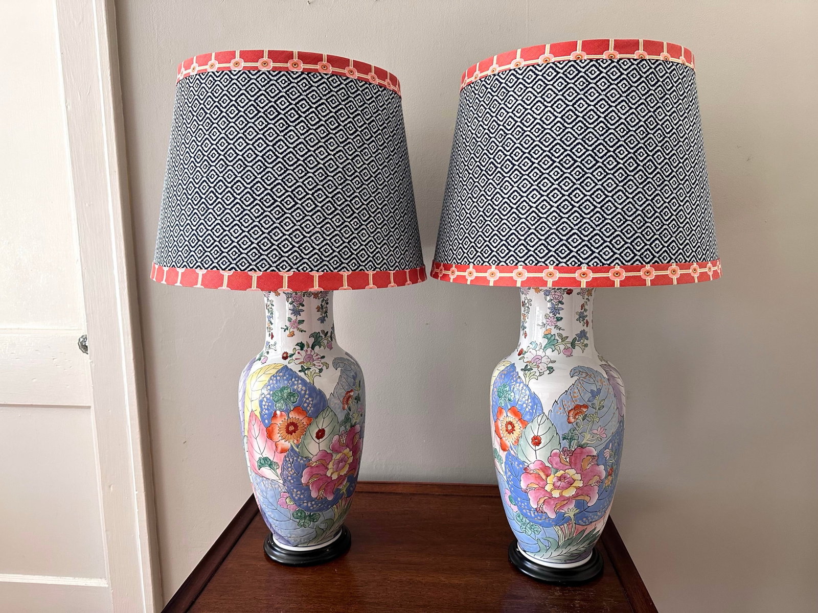 Pair of Vintage Tobacco Leaf Design Lamps With Fabric Shades - 5