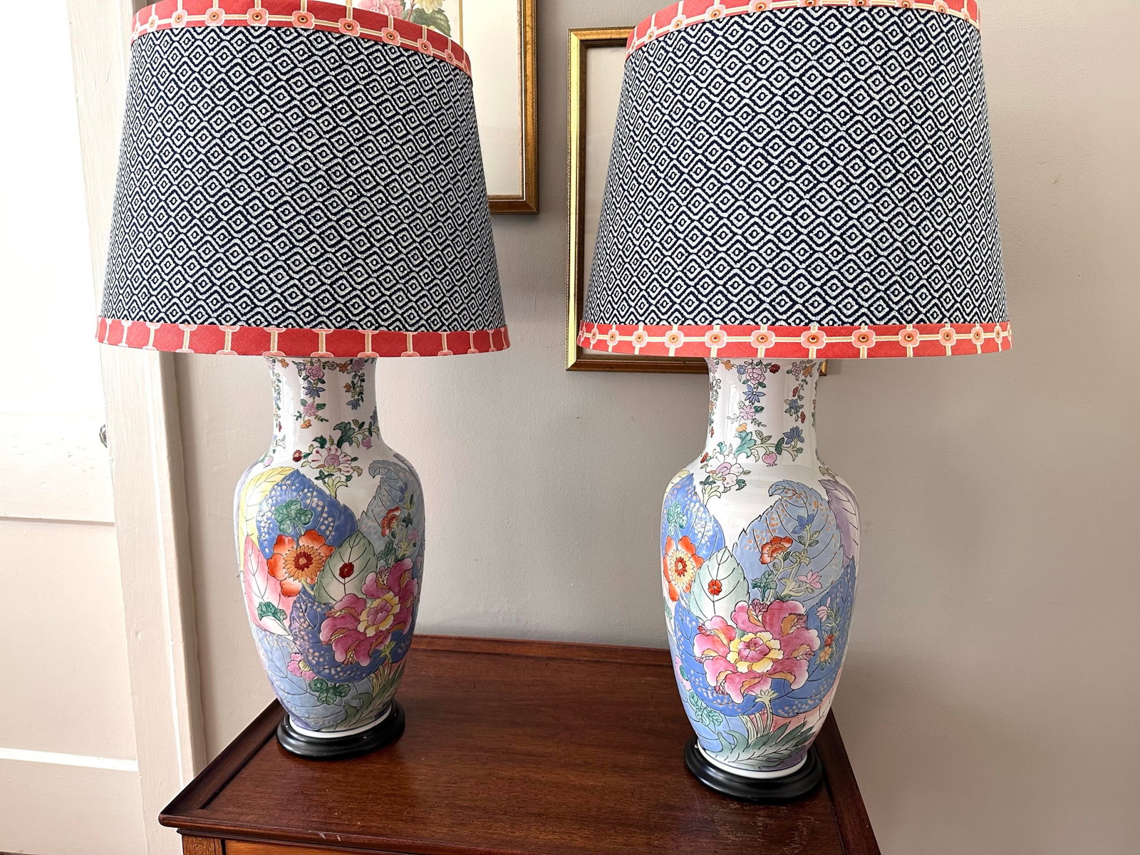 Pair of Vintage Tobacco Leaf Design Lamps With Fabric Shades - 7