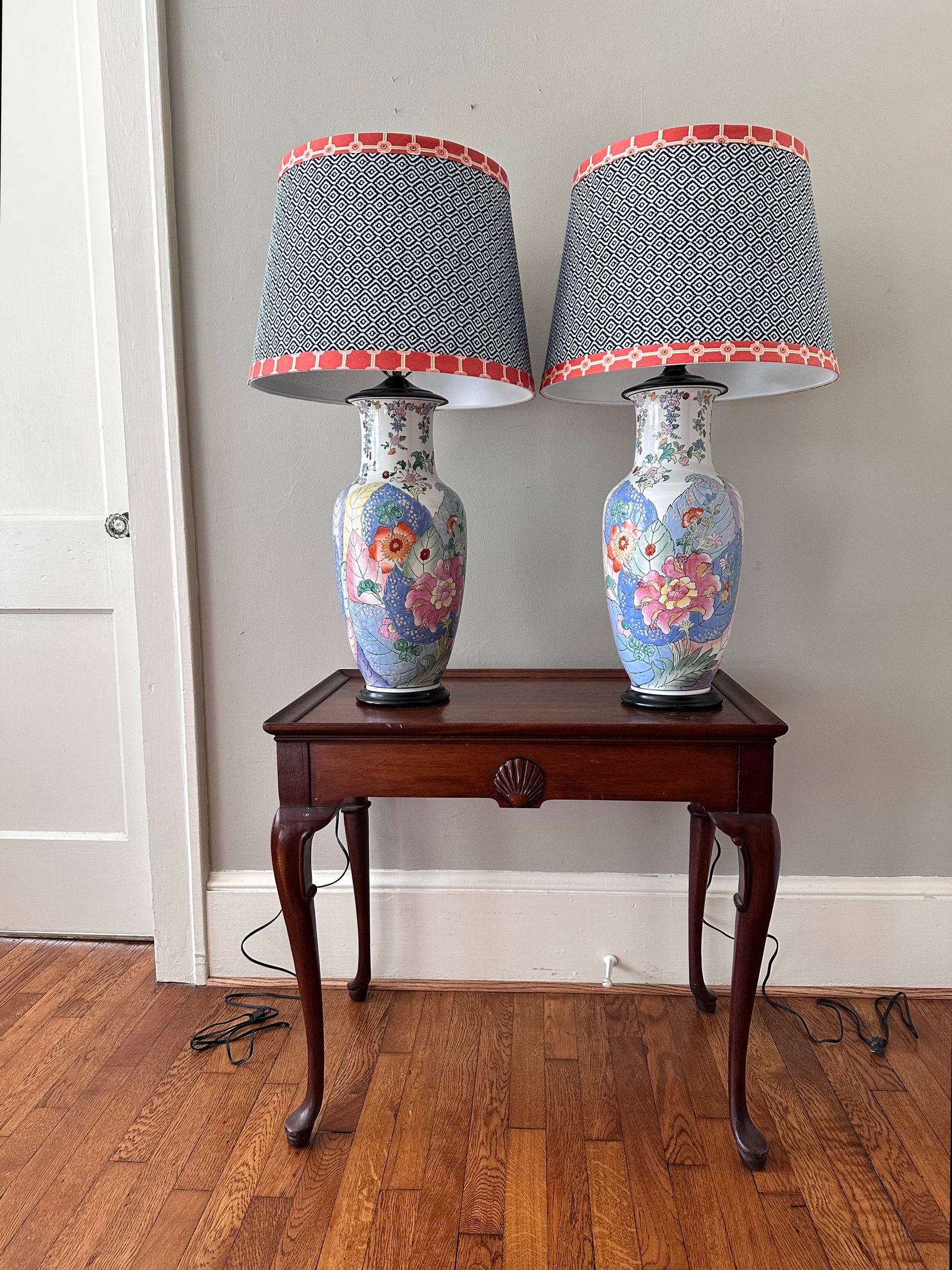 Pair of Vintage Tobacco Leaf Design Lamps With Fabric Shades - 9