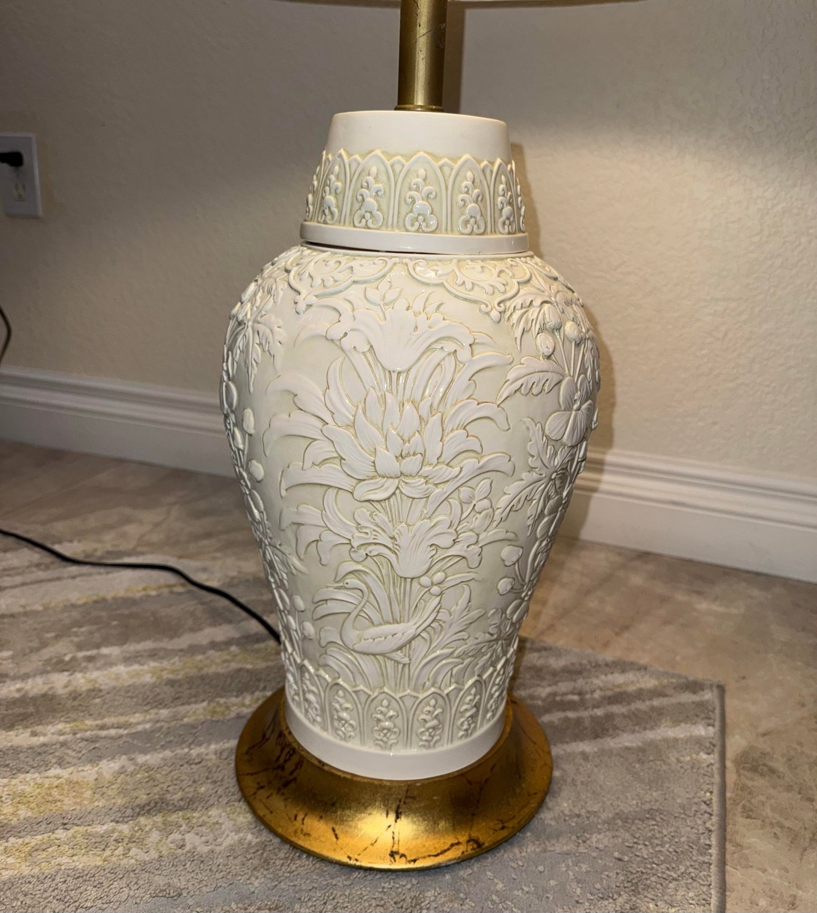 1970s Chapman Chinoiserie Floral & Bird Ginger Jar Table Vintage Gold and Cream Porcelain Lamp - Dat - 2