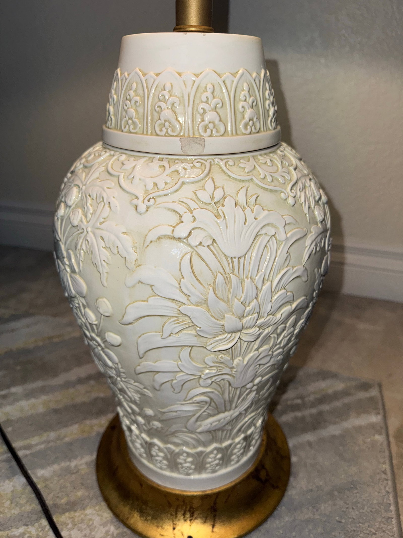 1970s Chapman Chinoiserie Floral & Bird Ginger Jar Table Vintage Gold and Cream Porcelain Lamp - Dat - 3