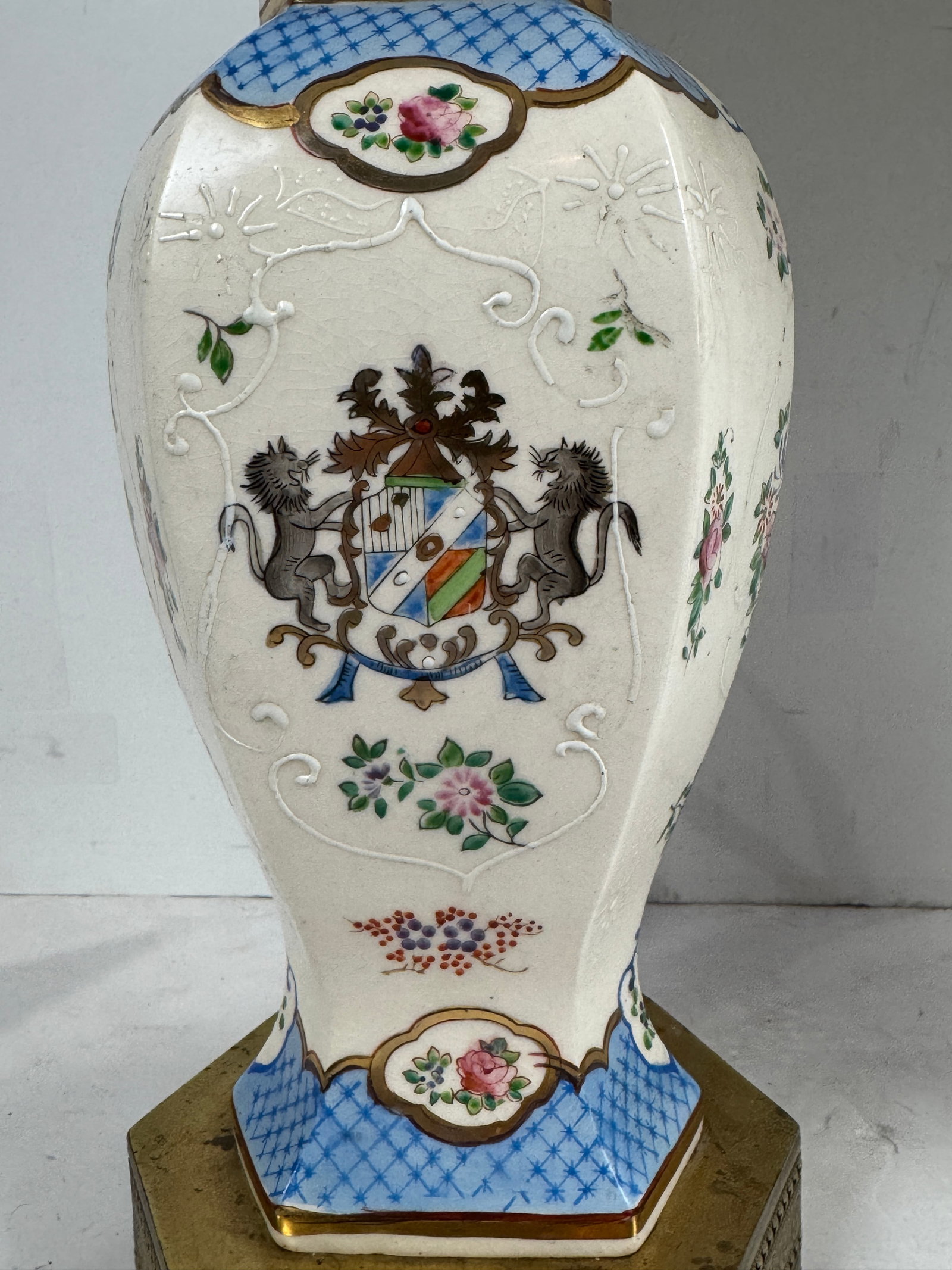 Mid 20th Century Pair of Vintage Hand Painted Porcelain Table Lamps With Lion Crest and Brass Base - 2