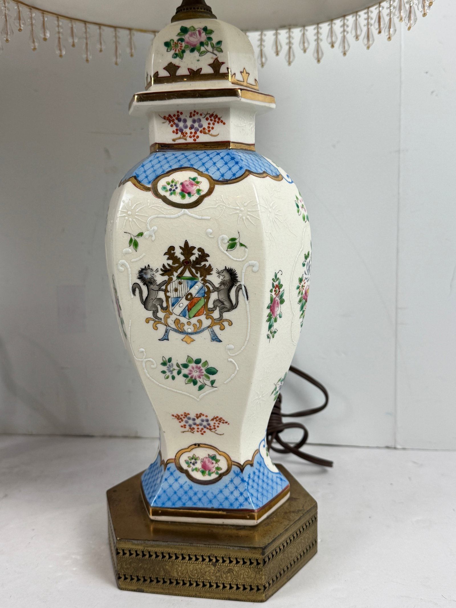 Mid 20th Century Pair of Vintage Hand Painted Porcelain Table Lamps With Lion Crest and Brass Base - 8