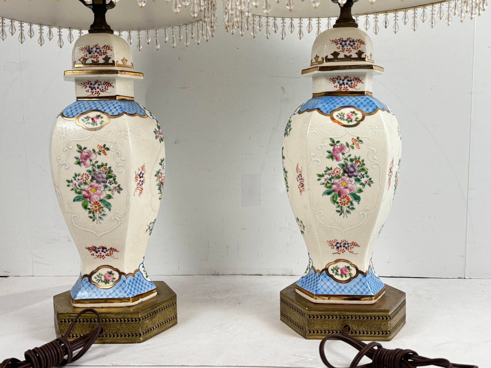 Mid 20th Century Pair of Vintage Hand Painted Porcelain Table Lamps With Lion Crest and Brass Base - 9