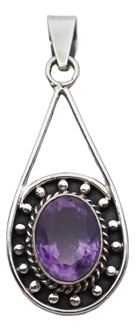 Amethyst Brilliant Oval Cut in Sterling Silver: Stunning natural amethyst gemstone with brilliant oval faceted cut set in sterling silver. A beauty for creating dancing light and sparkle. This vintage piece encapsulates the past, present and