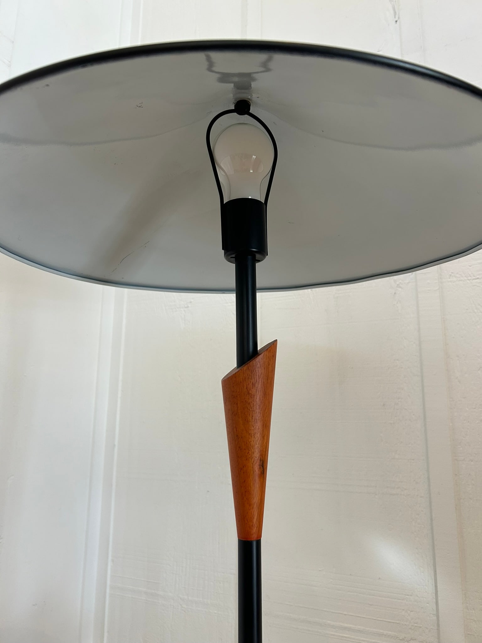 Vintage Postmodern Metal and Wood Table Lamp - 8