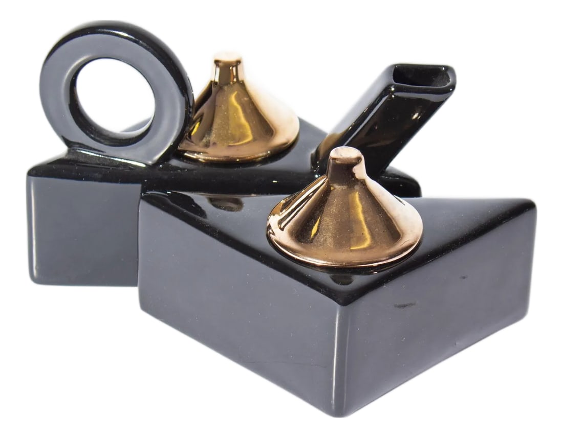Late 20th Century Feltman Langer Ceramic Postmodern Cream and Sugar: A Postmodern creamer and sugar set by Feltman Langer. This pair features glossy black bodies with gold tone lids. Both the creamer and sugar bowl are triangular; together they form a square. The set i