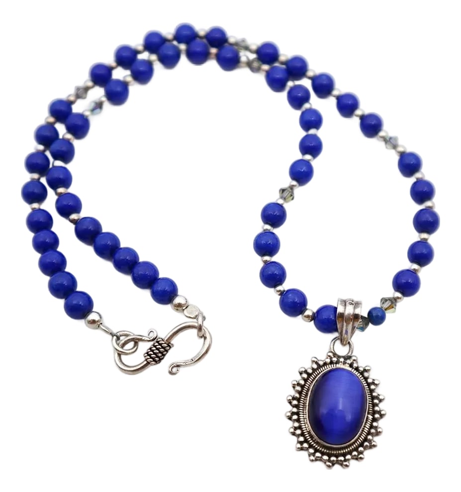 Blue Catsite With Lapis Lazuli Sterling Necklace: A striking blue vintage necklace to add a pop of elegant and electric color. A hybrid addition for your casual and elegant style. Natural lapis lazuli, with silver and sparkling iridescent beads,