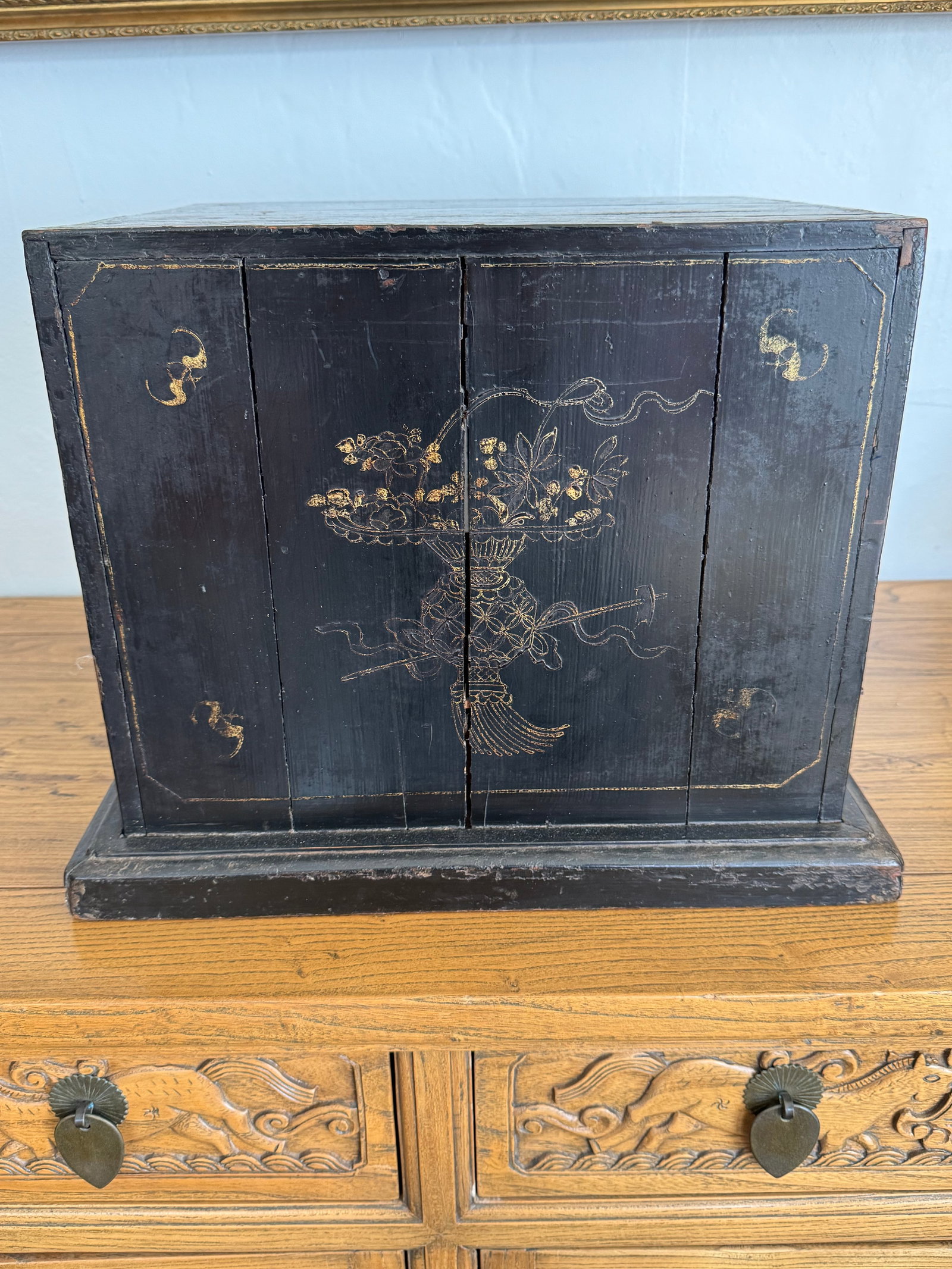 Antique Chinese Black Lacquer Jewelry Cabinet Gold Gilt Figural Chest - 3