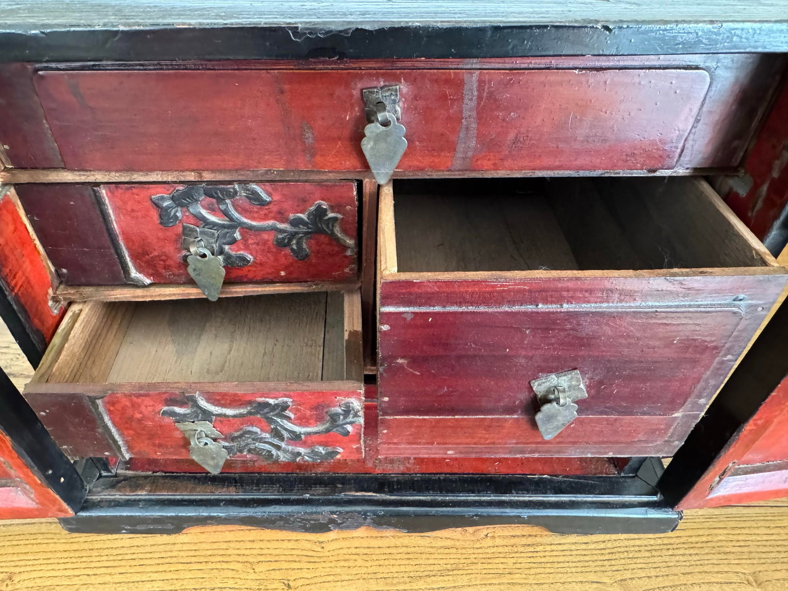 Antique Chinese Black Lacquer Jewelry Cabinet Gold Gilt Figural Chest - 6
