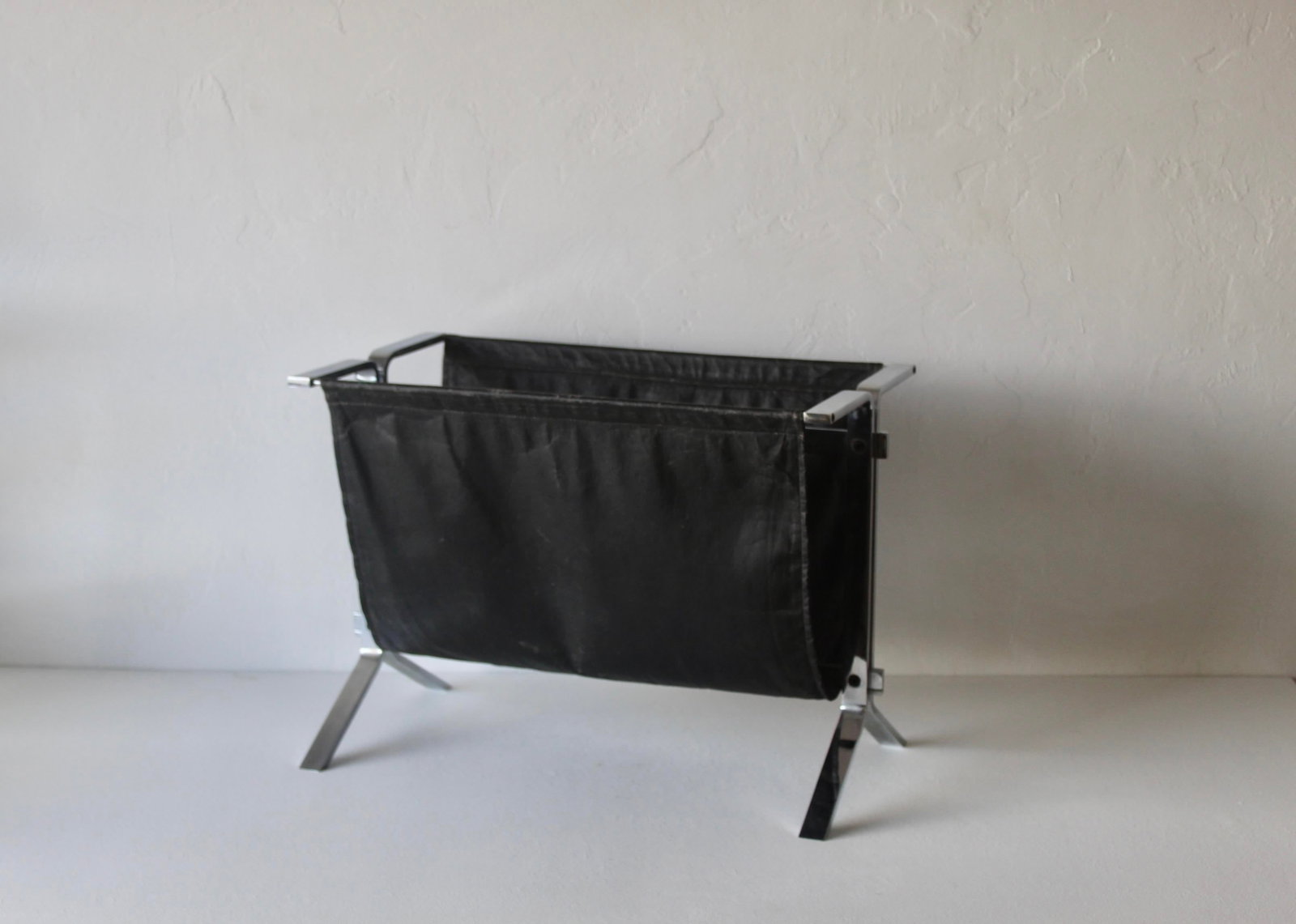 Poul Kjaerholm Style Chrome Steel Black Faux Leather Sling Magazine Caddy Rack Mid-Century Modern Vi - 2