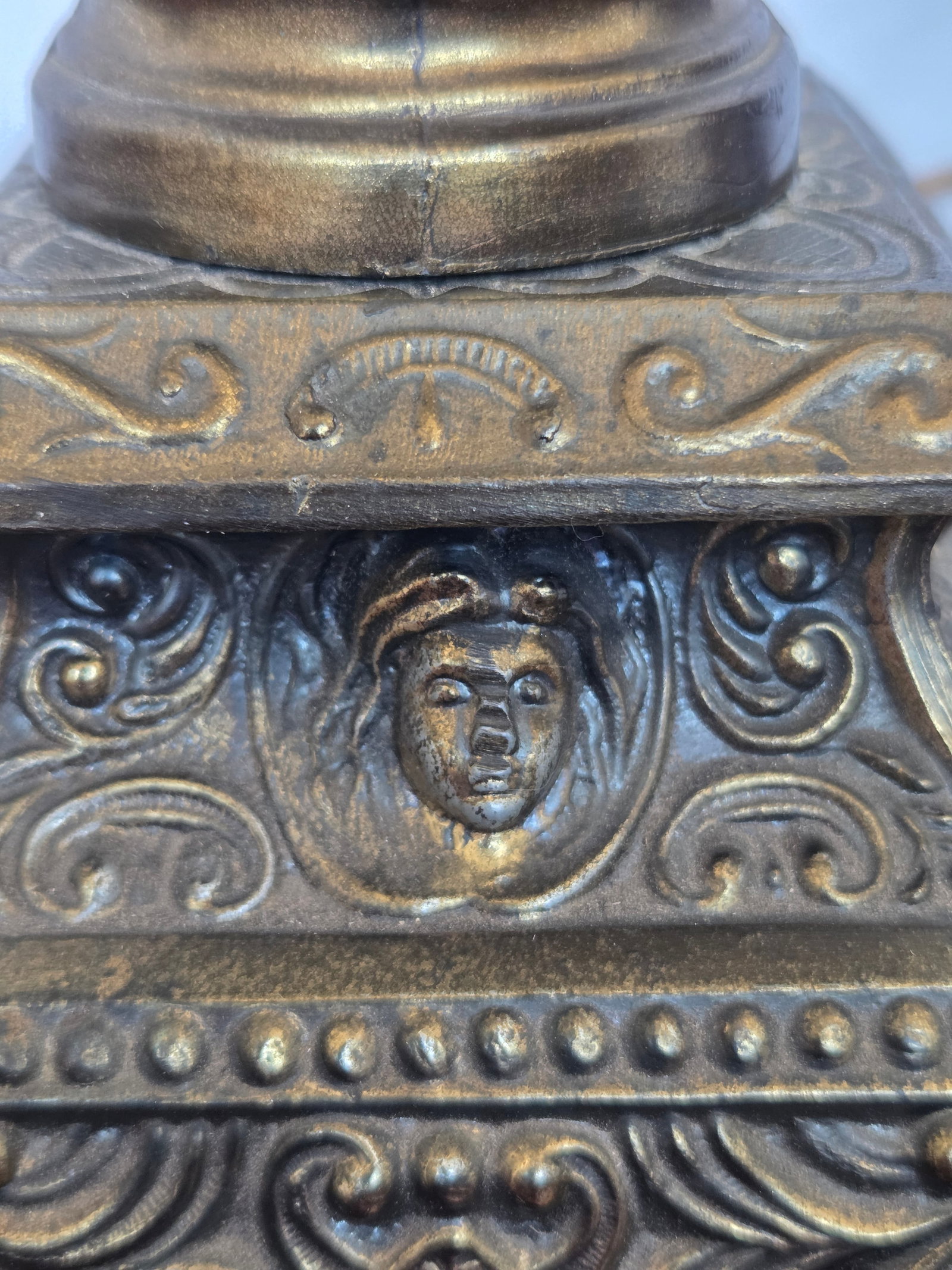 Antique Neoclassical Brass Spelter Boudoir Table Lamp - 8