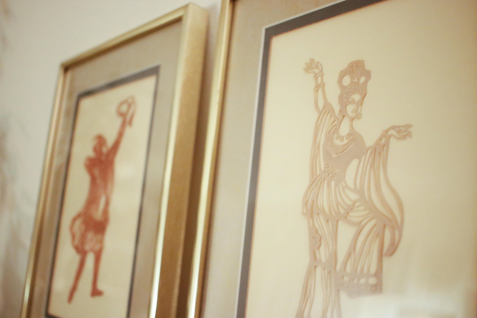 Early 20th Century Pair of Ottoman Shadow Puppet Figural Sculptures in MCM Gold Metal Frames - 2