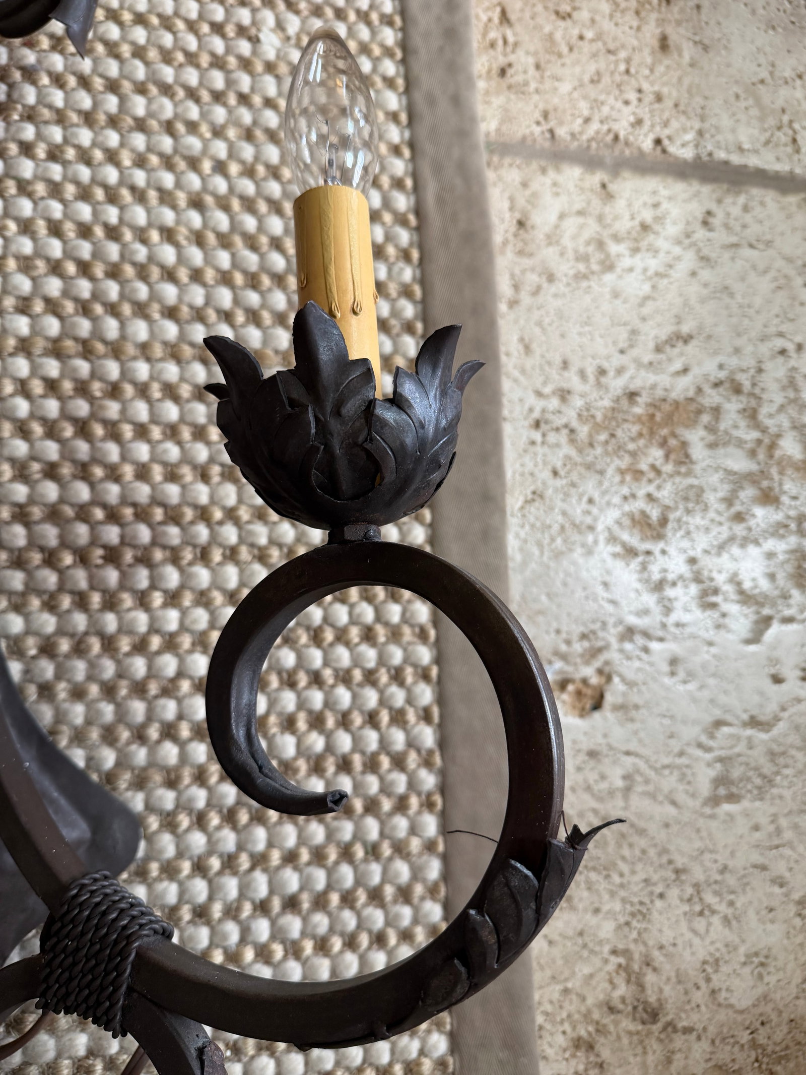 1990s 2 Light Iron Sconce With Leaf Motif - 3