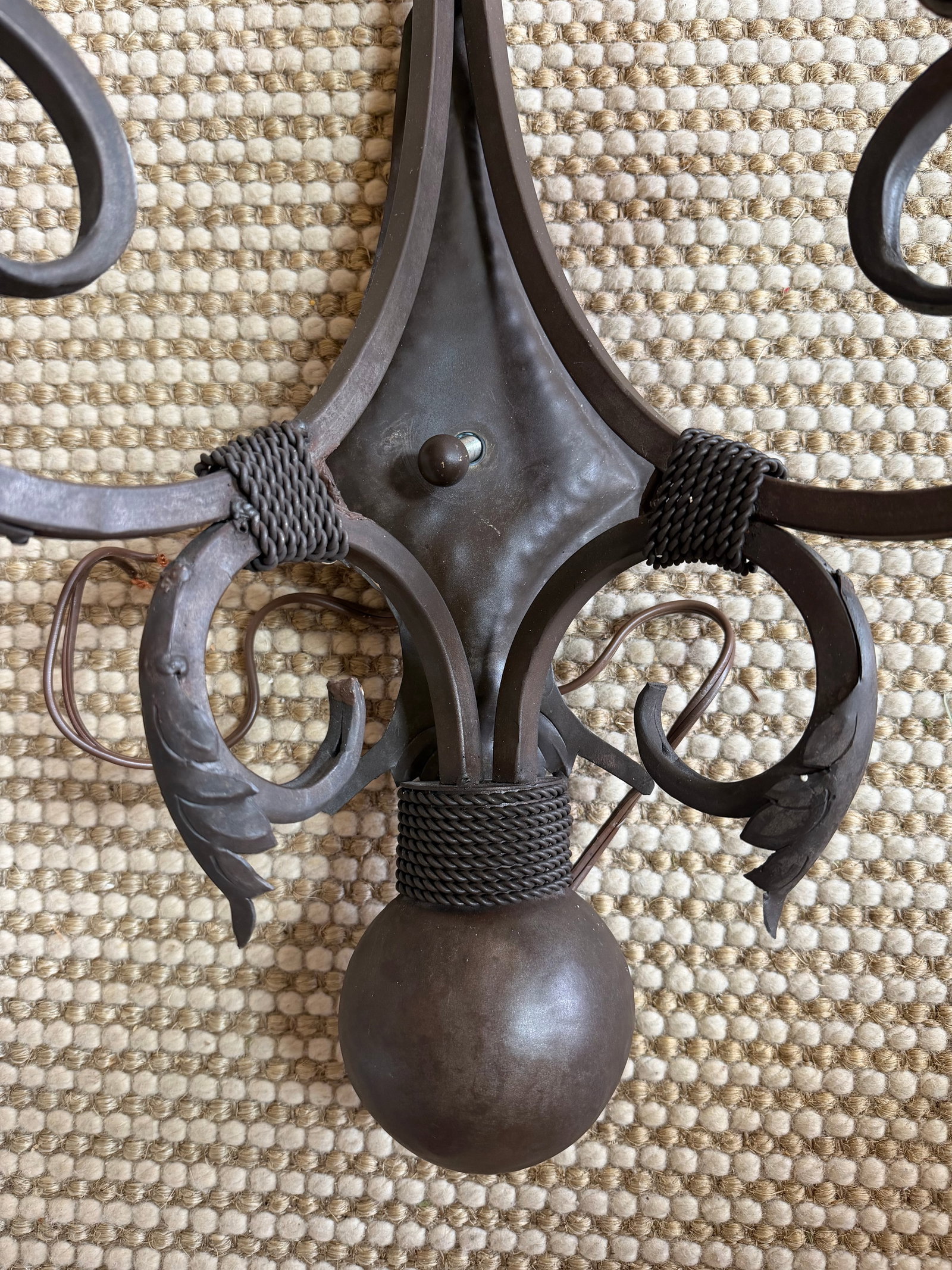 1990s 2 Light Iron Sconce With Leaf Motif - 5
