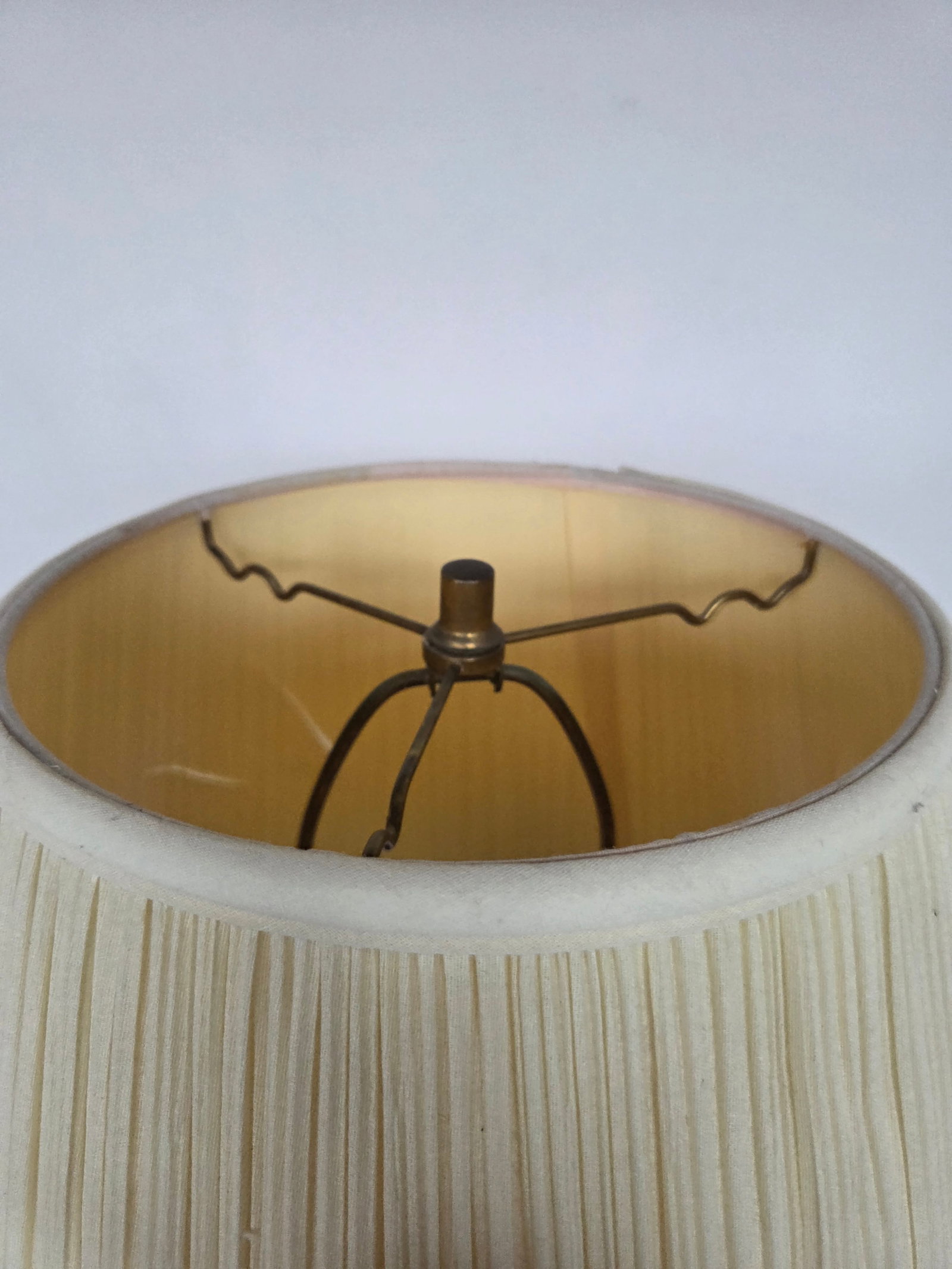 1960s Neoclassical Revival Brass Stiffel Baluster Table Lamp - 4
