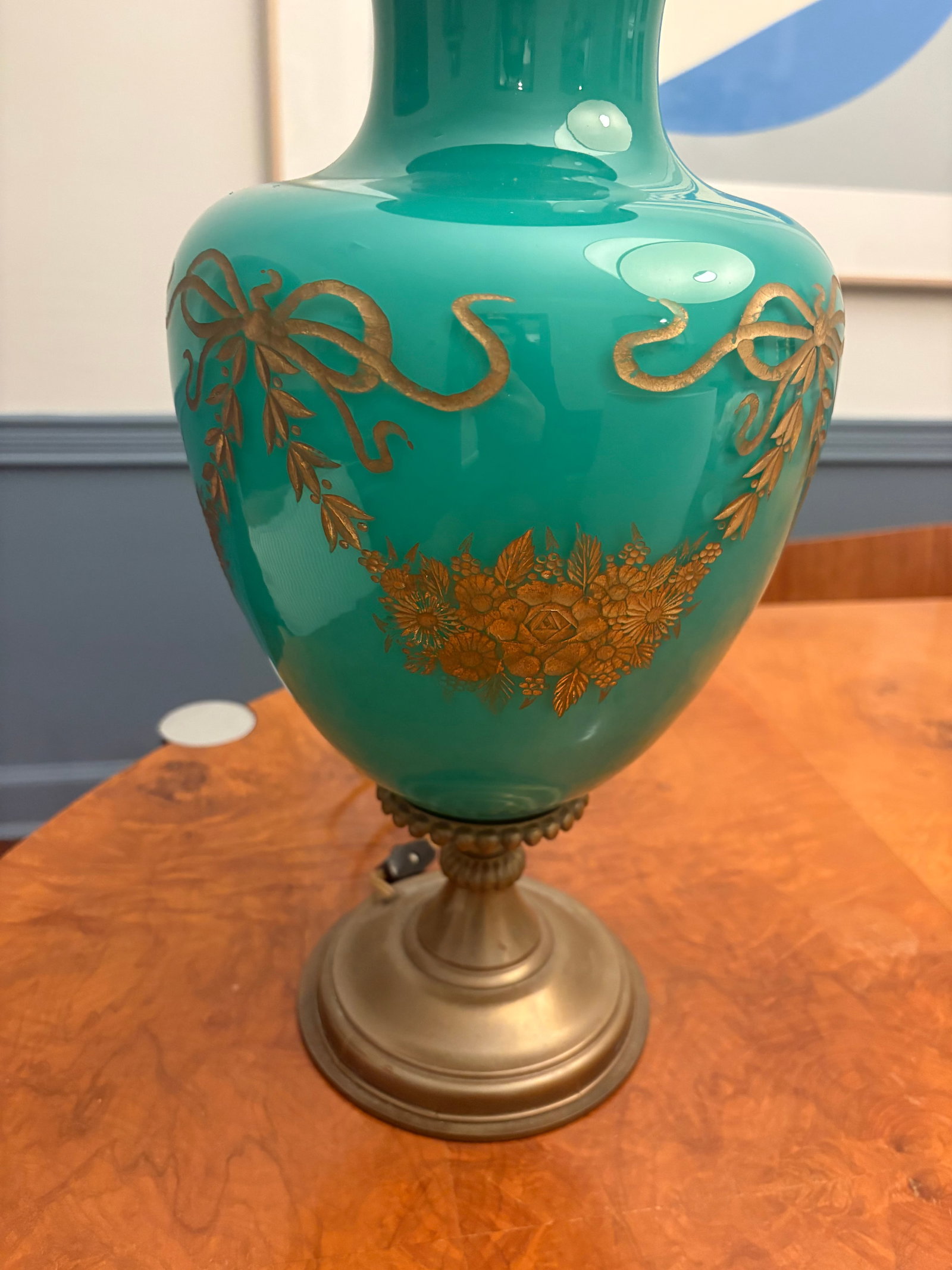 Gorgeous Vintage Brass and Gold Etched Glass Lamp - 10