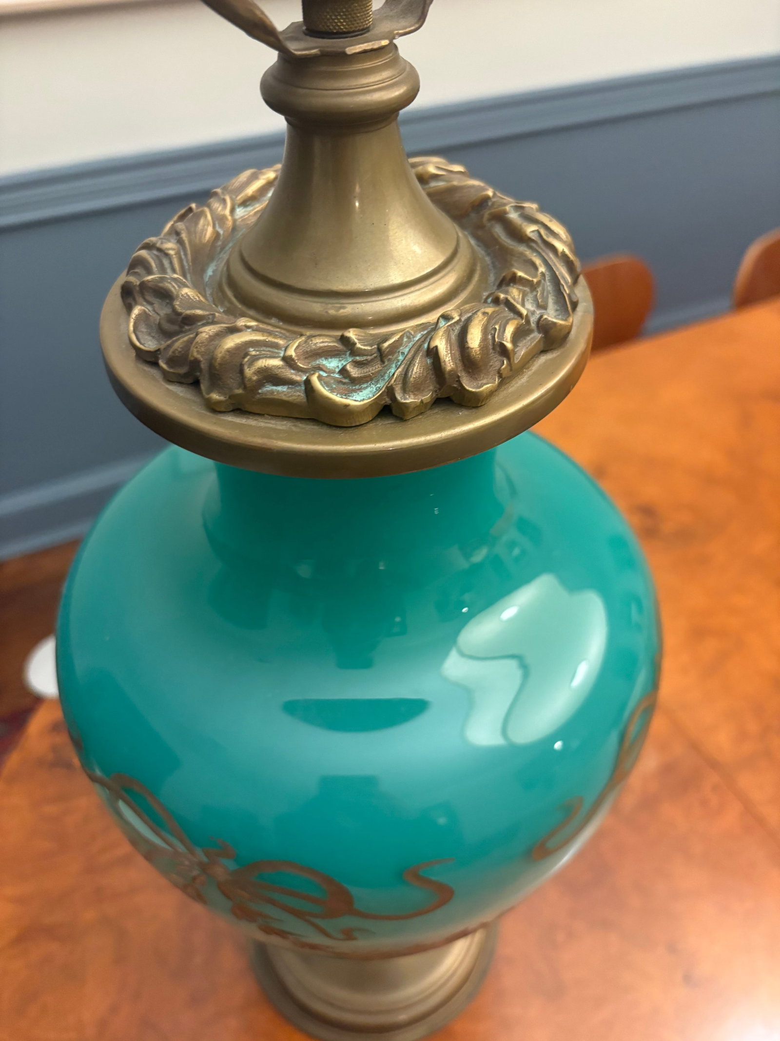 Gorgeous Vintage Brass and Gold Etched Glass Lamp - 11