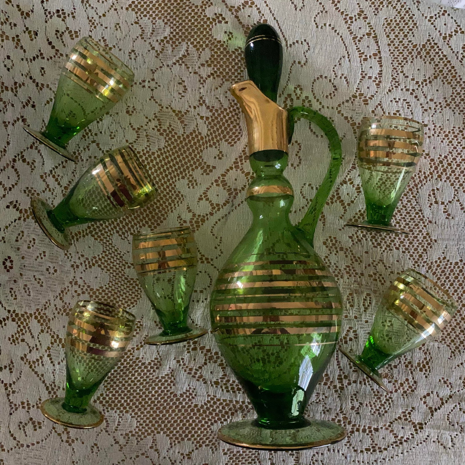 Vintage Made in Roumania Green and Gold Gilded Glass Decanter and Glassware Set - 5