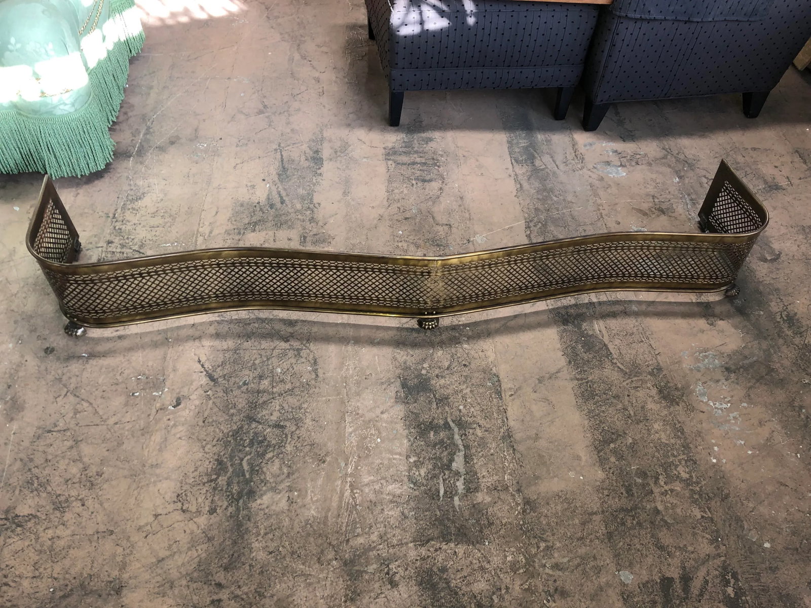 Antique Brass Fireplace Fender With Paw Feet - 2