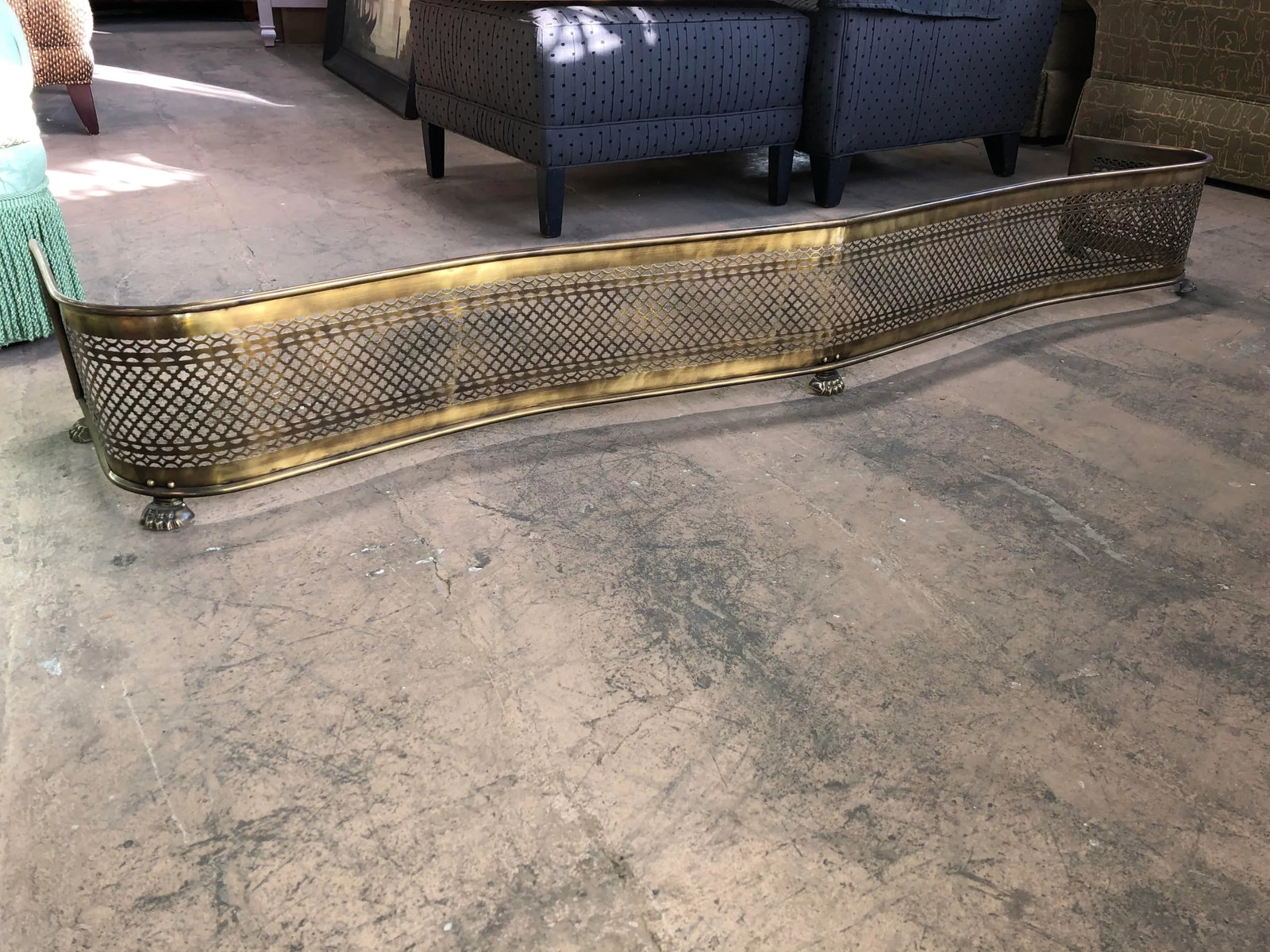 Antique Brass Fireplace Fender With Paw Feet - 6