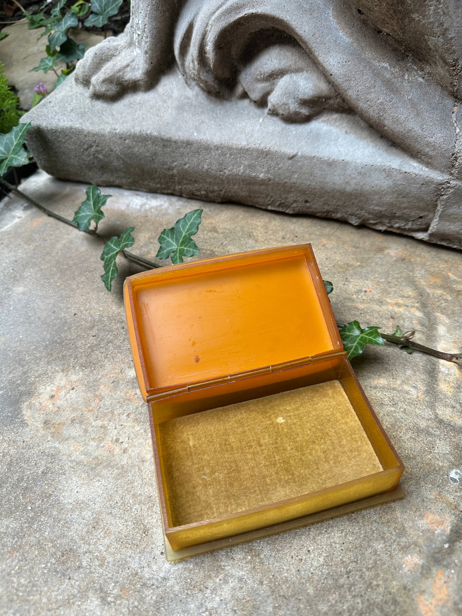 1930s Art Deco Butterscotch Bakelite Hinged Box With Marbled Lid - 2