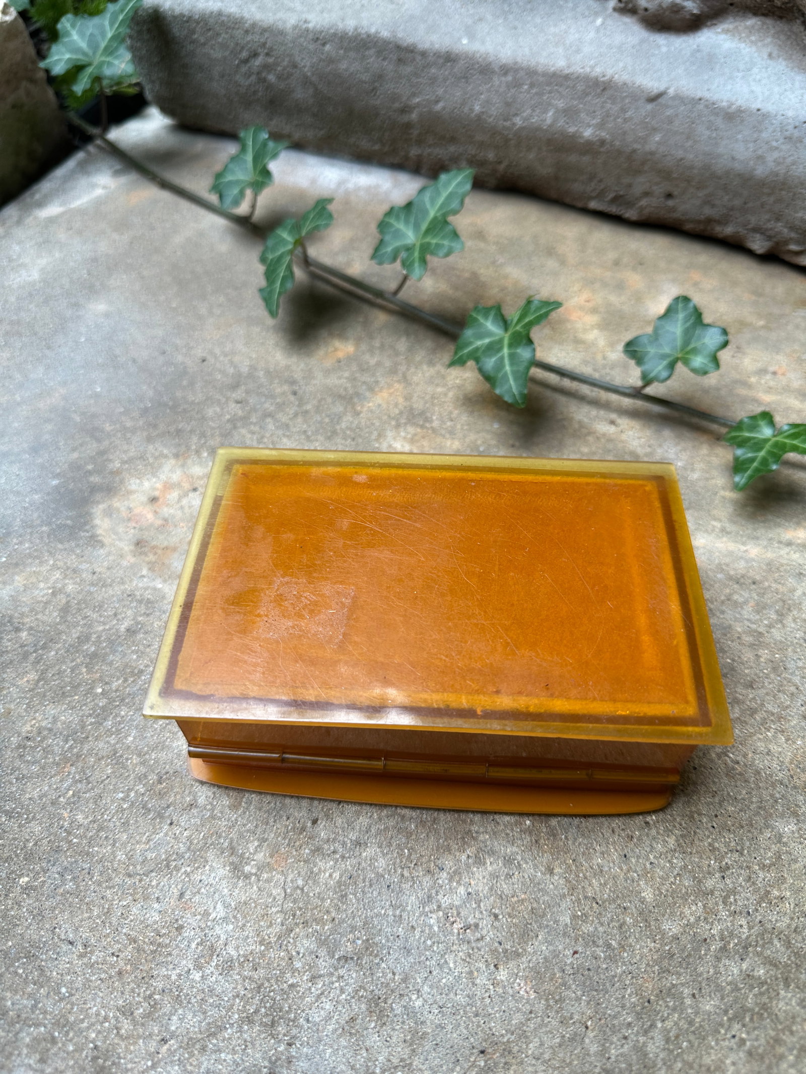 1930s Art Deco Butterscotch Bakelite Hinged Box With Marbled Lid - 4