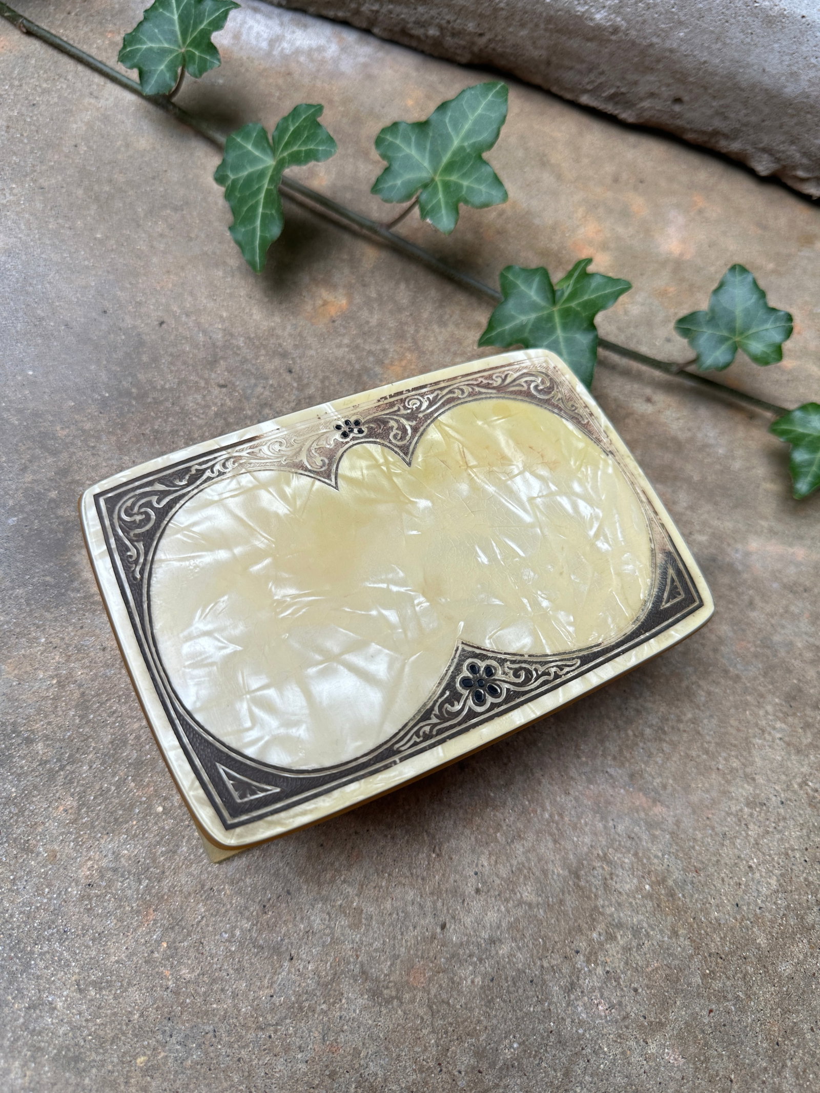1930s Art Deco Butterscotch Bakelite Hinged Box With Marbled Lid - 5