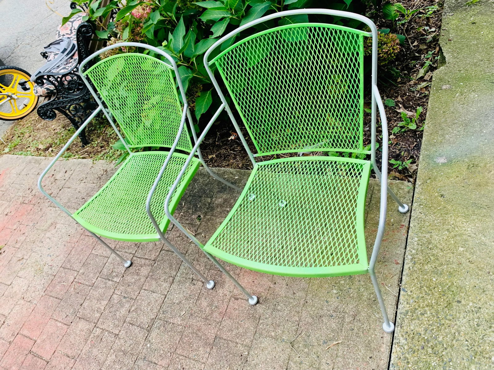 Vintage Mid Century Garden Patio Chairs - A Pair - 12