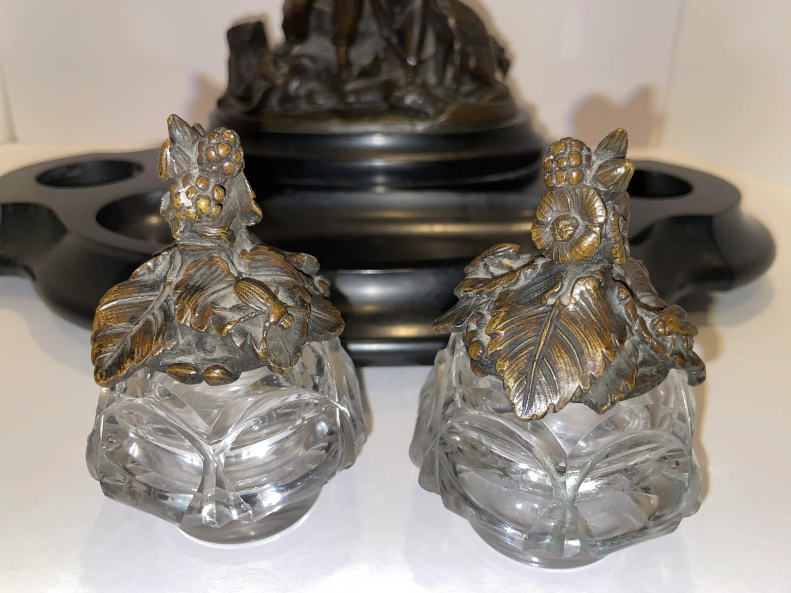 19th Century French Bronze and Crystal Double Inkwell Set With Sculpture, "Paul Et Virginie" - 5 Pie - 6
