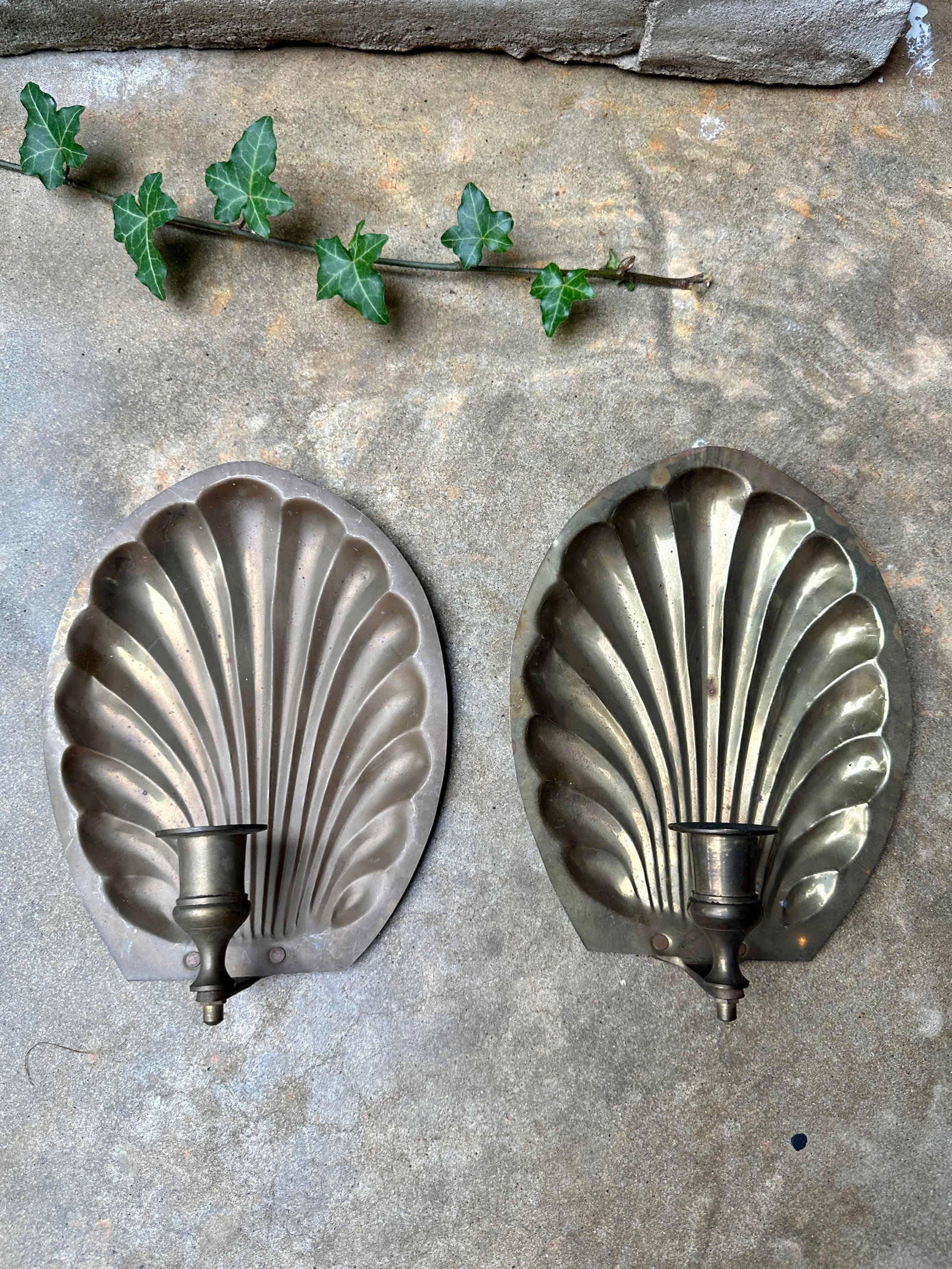 Pair of Vintage Brass Scallop Shell Wall Sconces - Hollywood Regency - 2