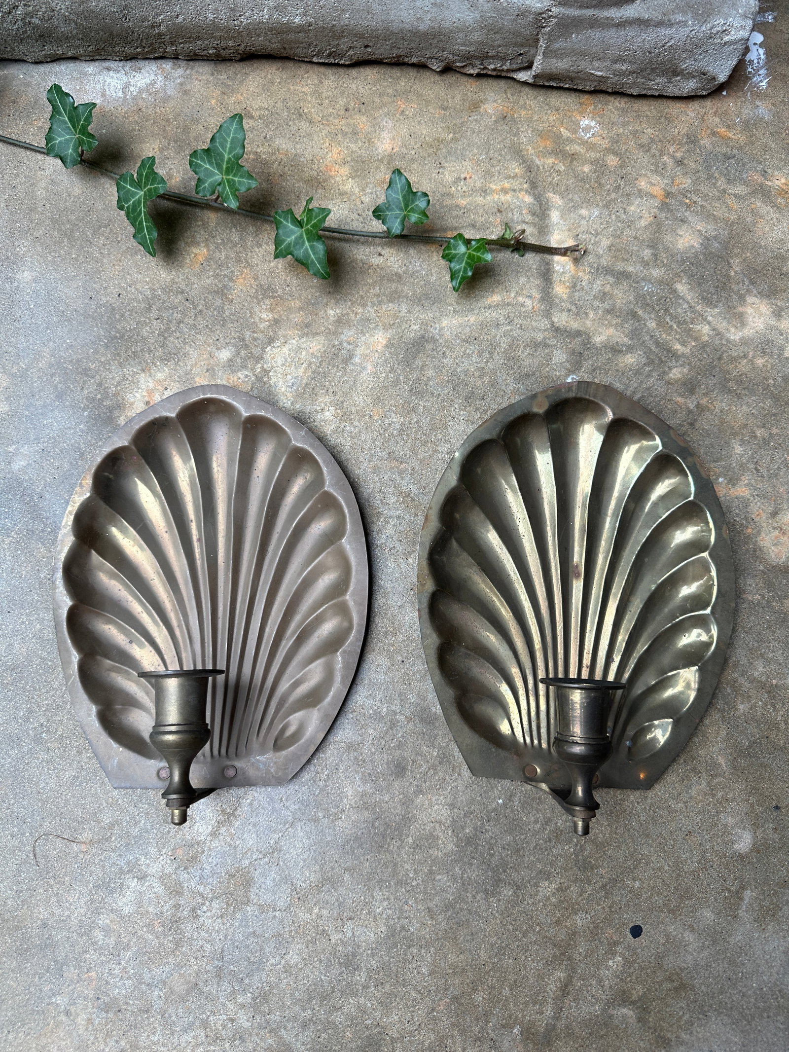 Pair of Vintage Brass Scallop Shell Wall Sconces - Hollywood Regency - 3