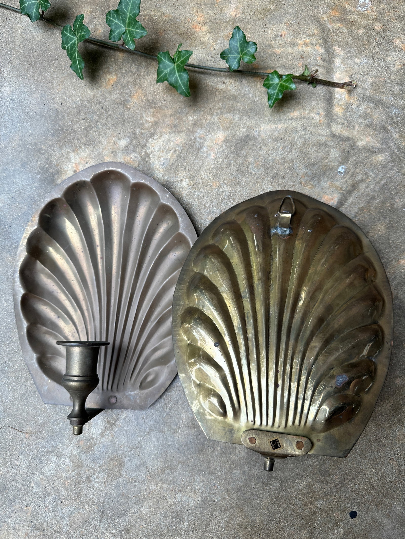 Pair of Vintage Brass Scallop Shell Wall Sconces - Hollywood Regency - 4