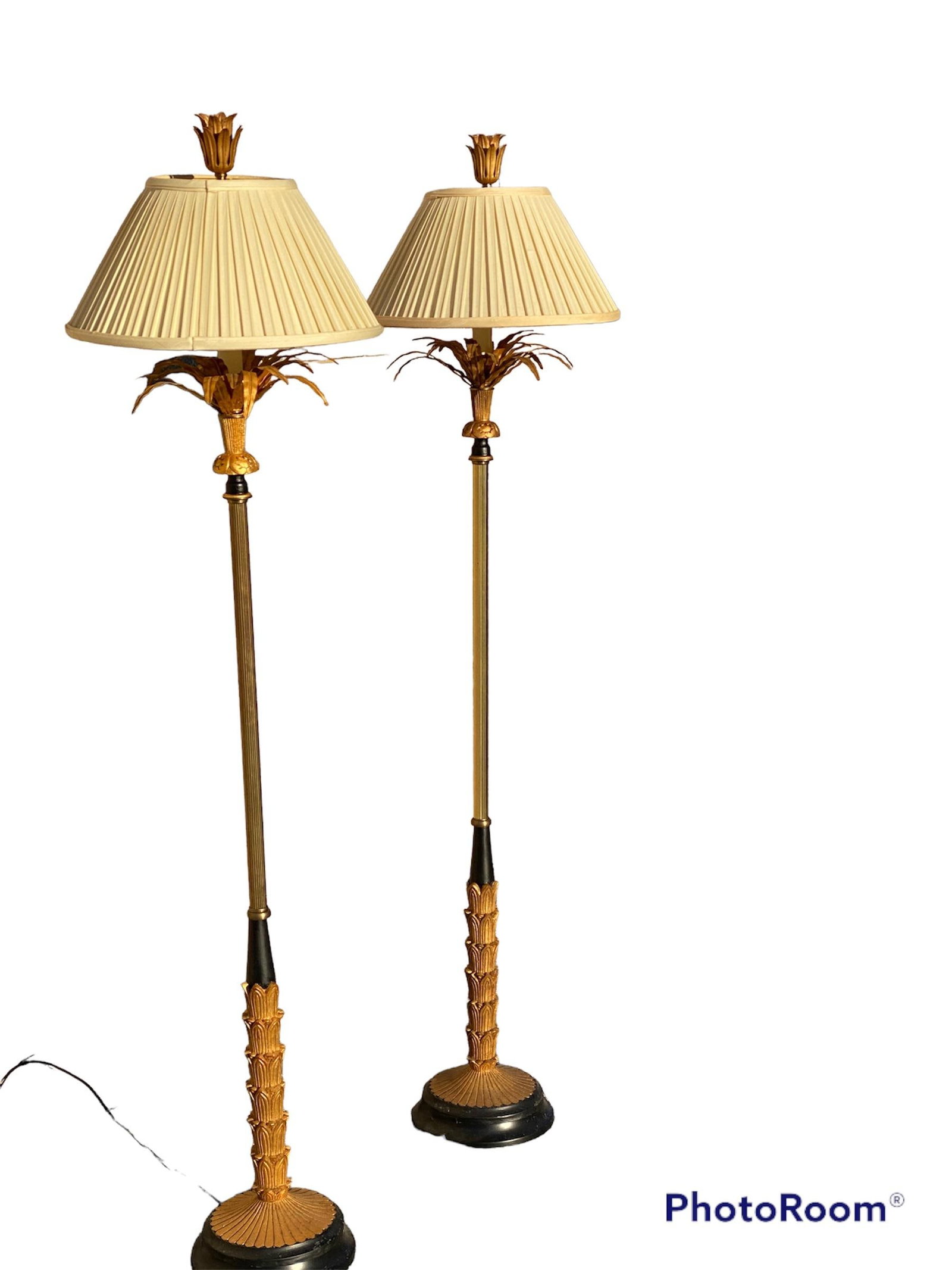 Pair of Vintage Mid-Century Hollywood Regency Brass Palm Floor Lamps in Gold and Black - 10