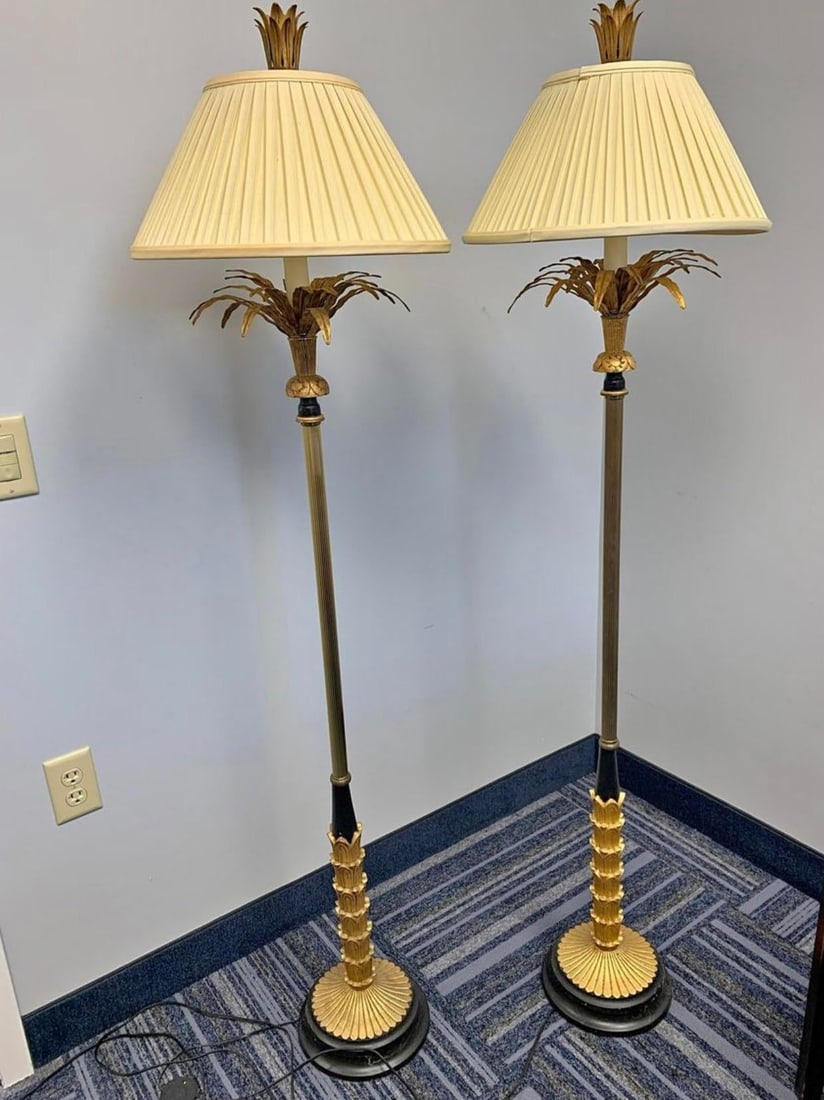 Pair of Vintage Mid-Century Hollywood Regency Brass Palm Floor Lamps in Gold and Black - 13