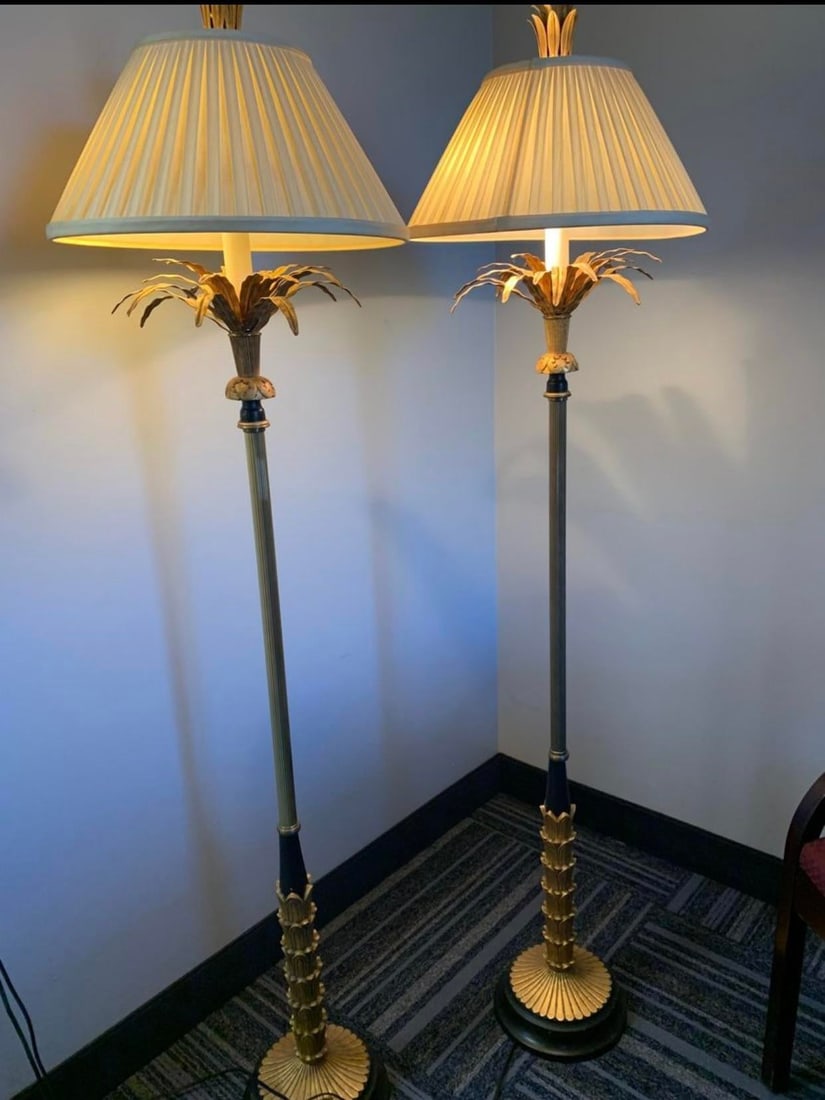 Pair of Vintage Mid-Century Hollywood Regency Brass Palm Floor Lamps in Gold and Black - 2